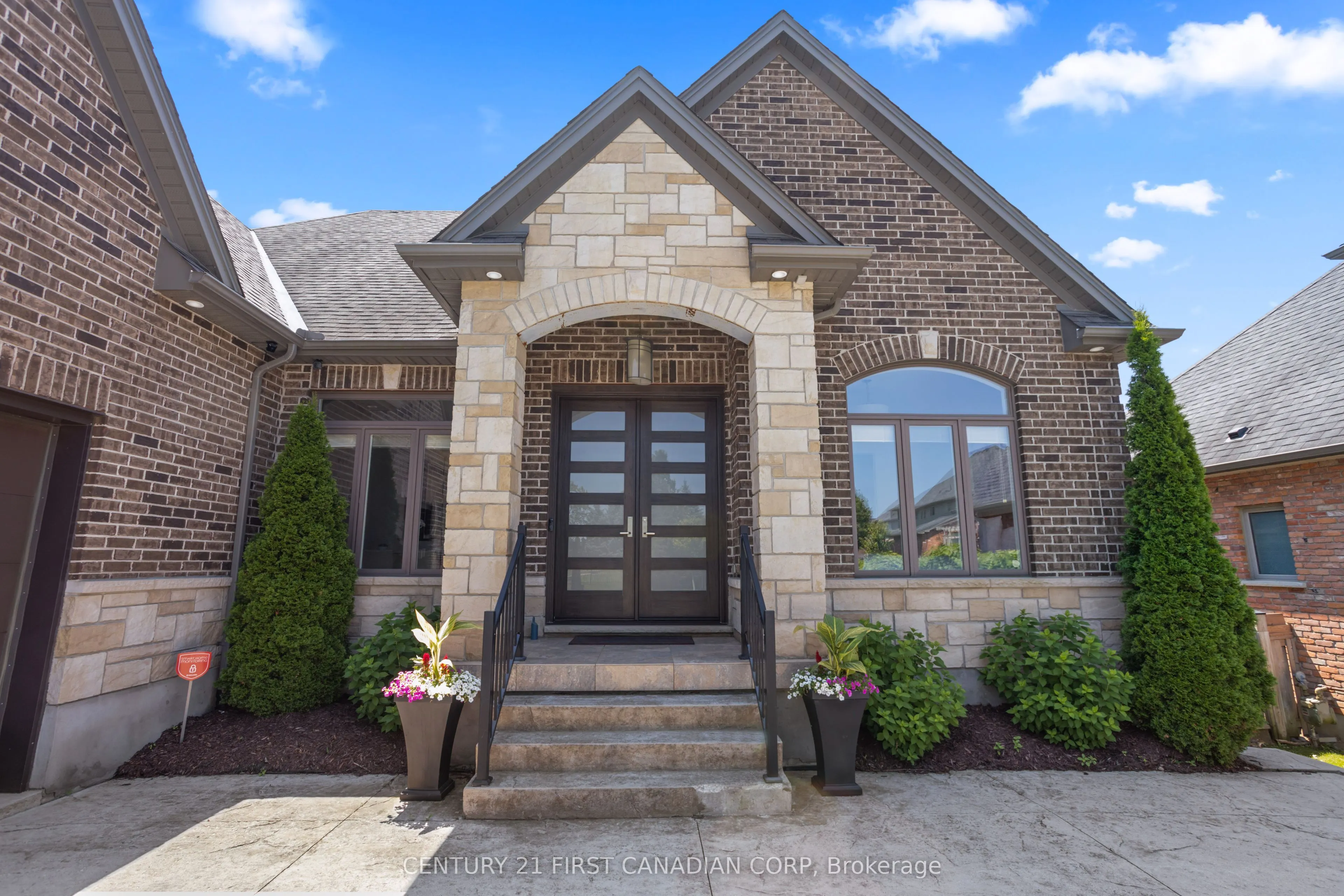 7071 Clayton Walk