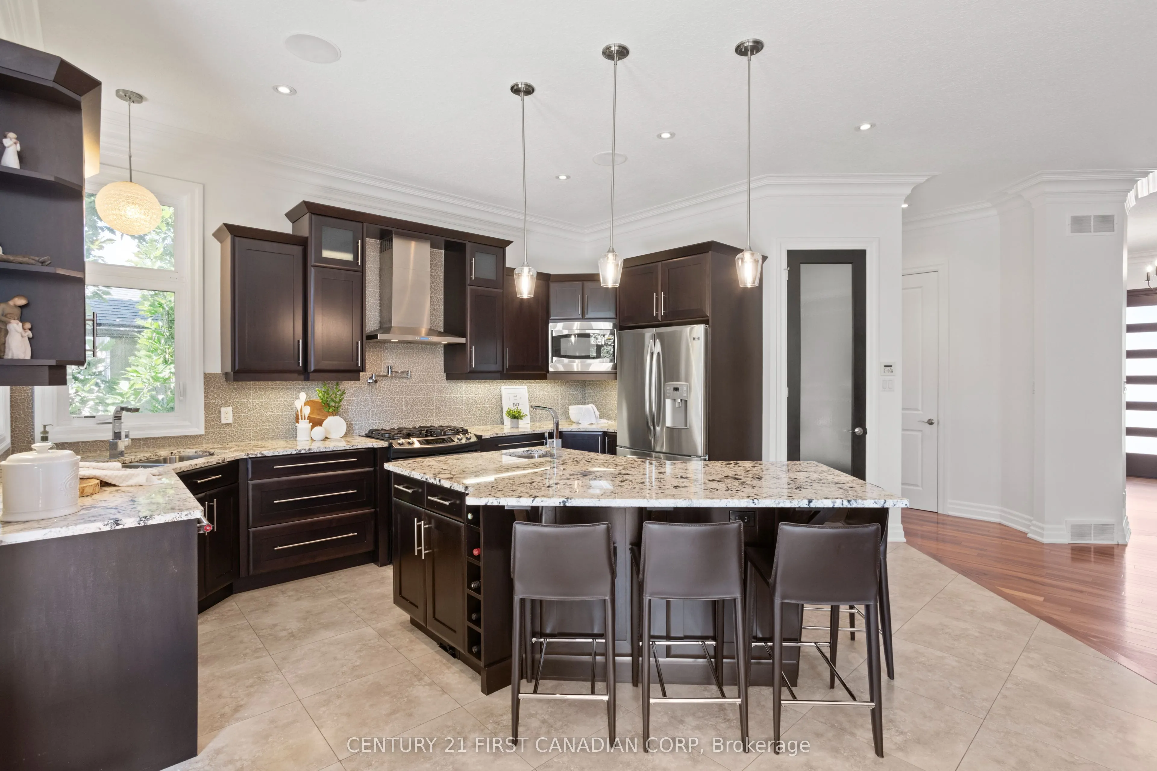 7071 Clayton Walk