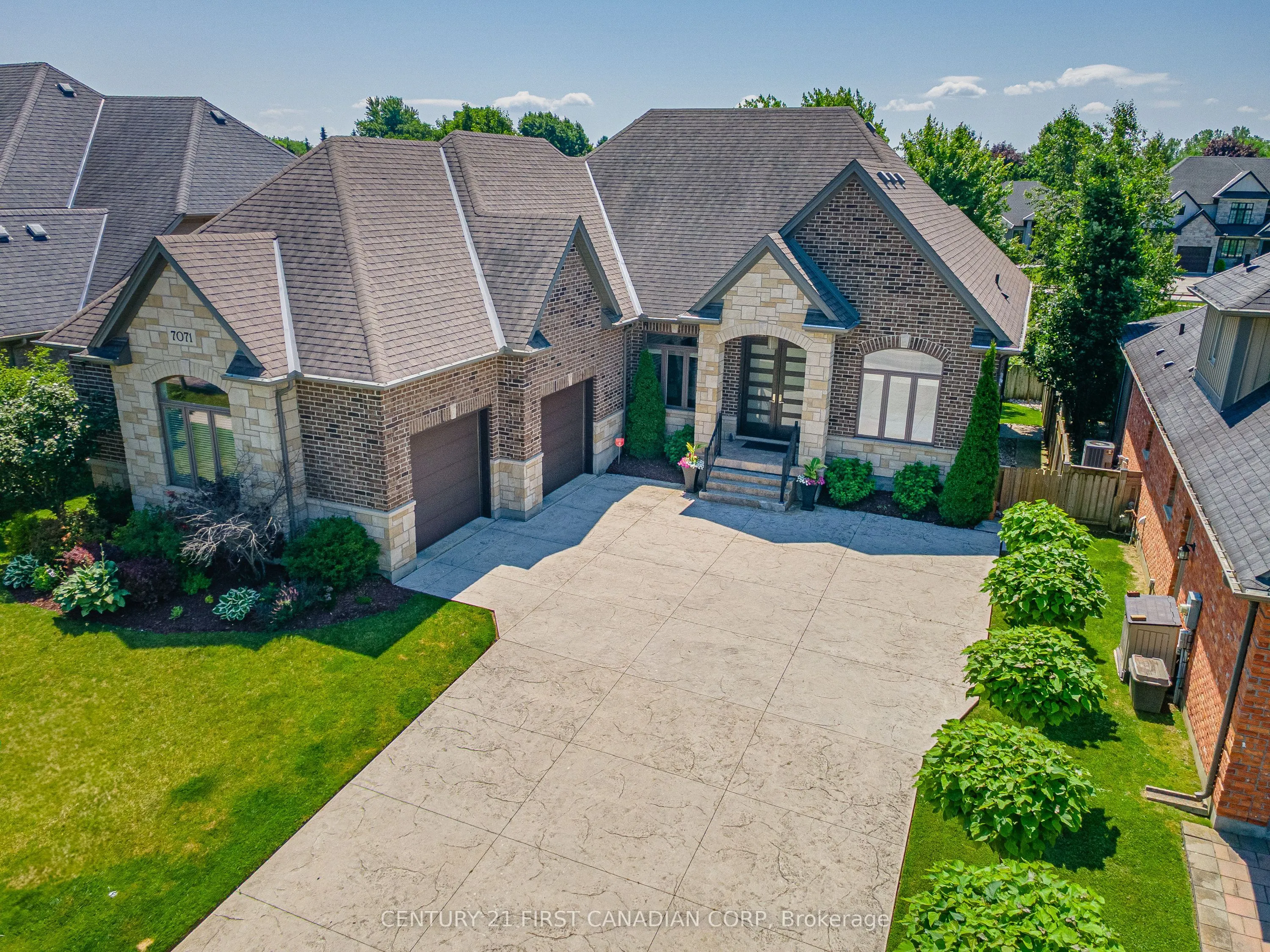 7071 Clayton Walk