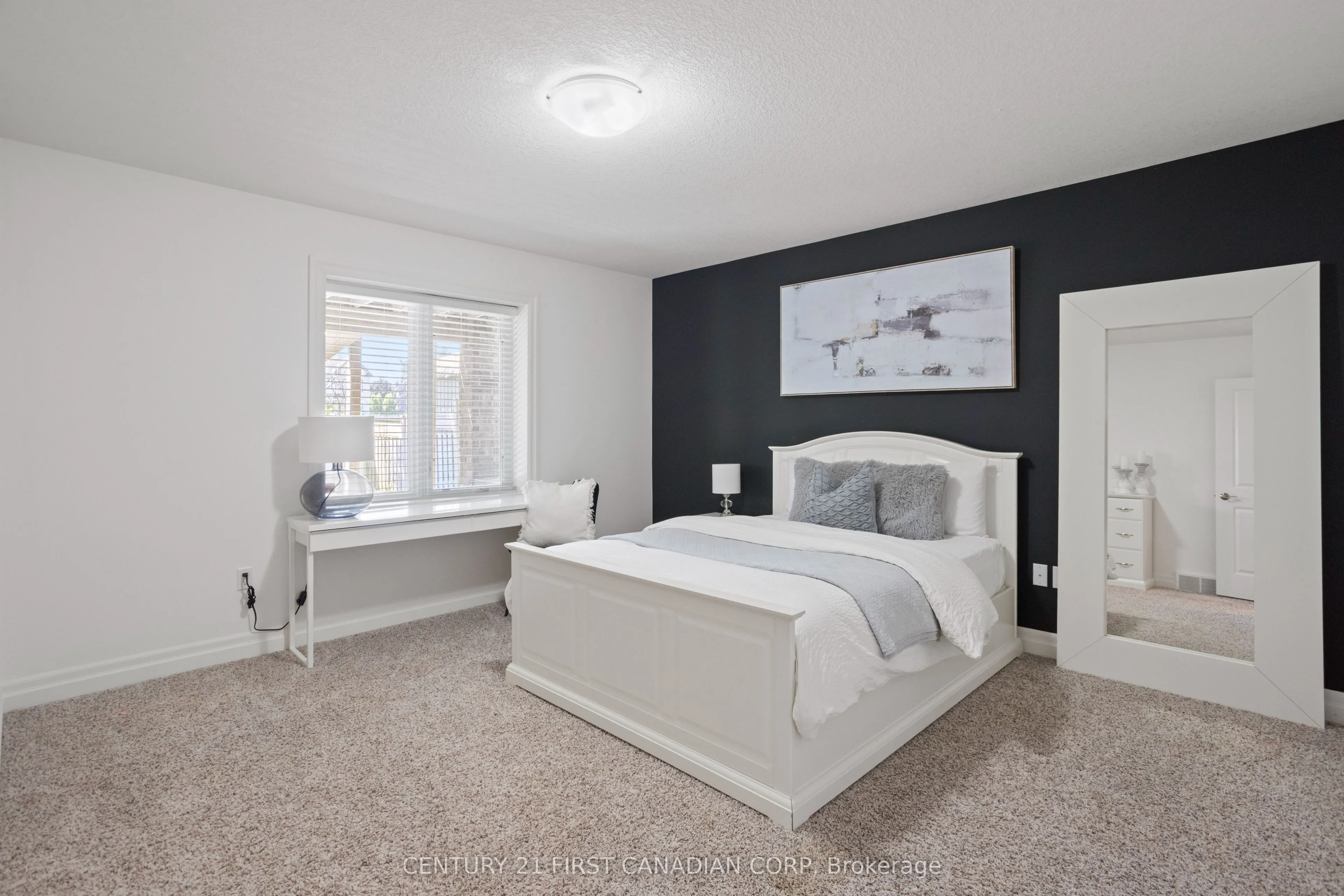 7071 Clayton Walk
