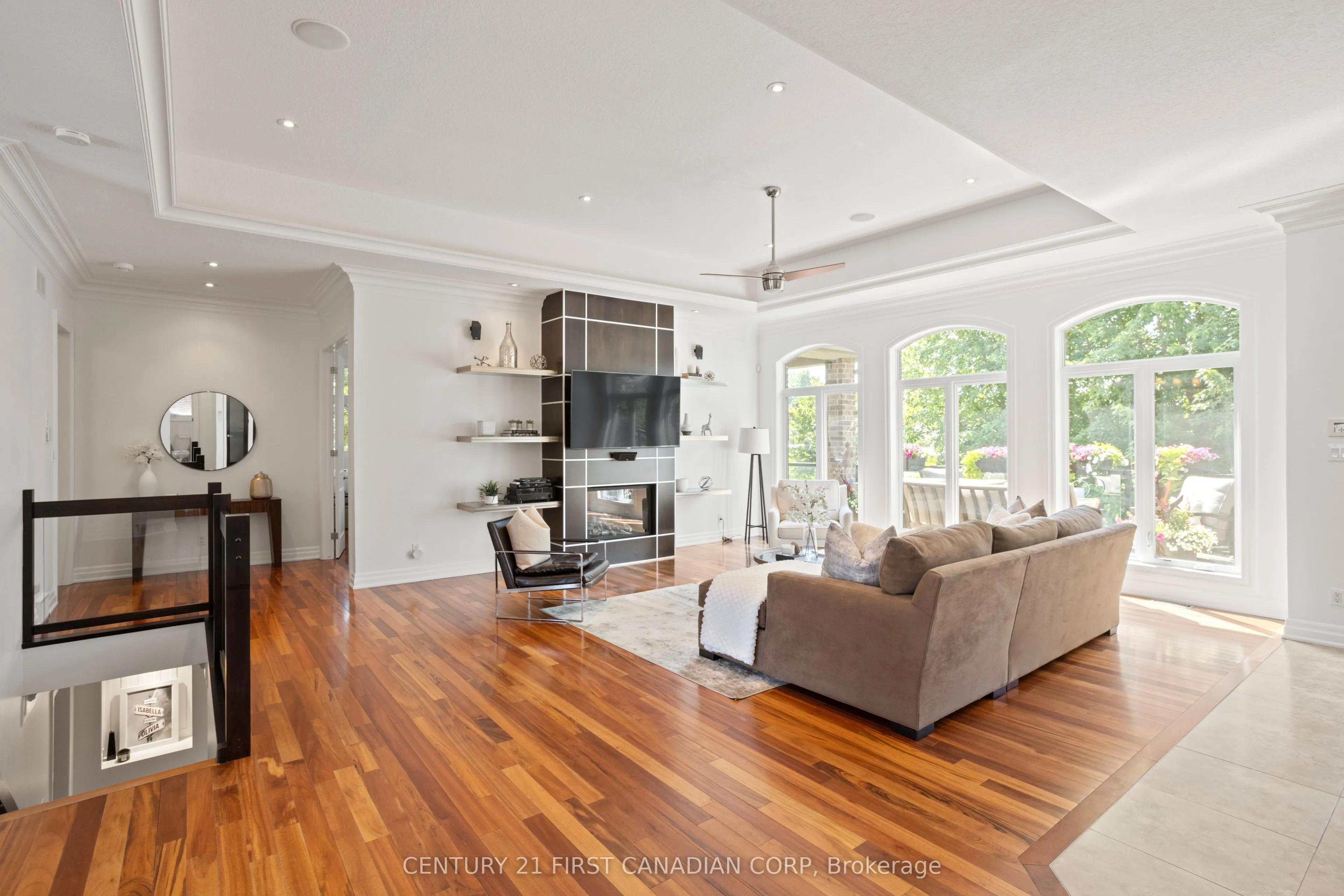 7071 Clayton Walk