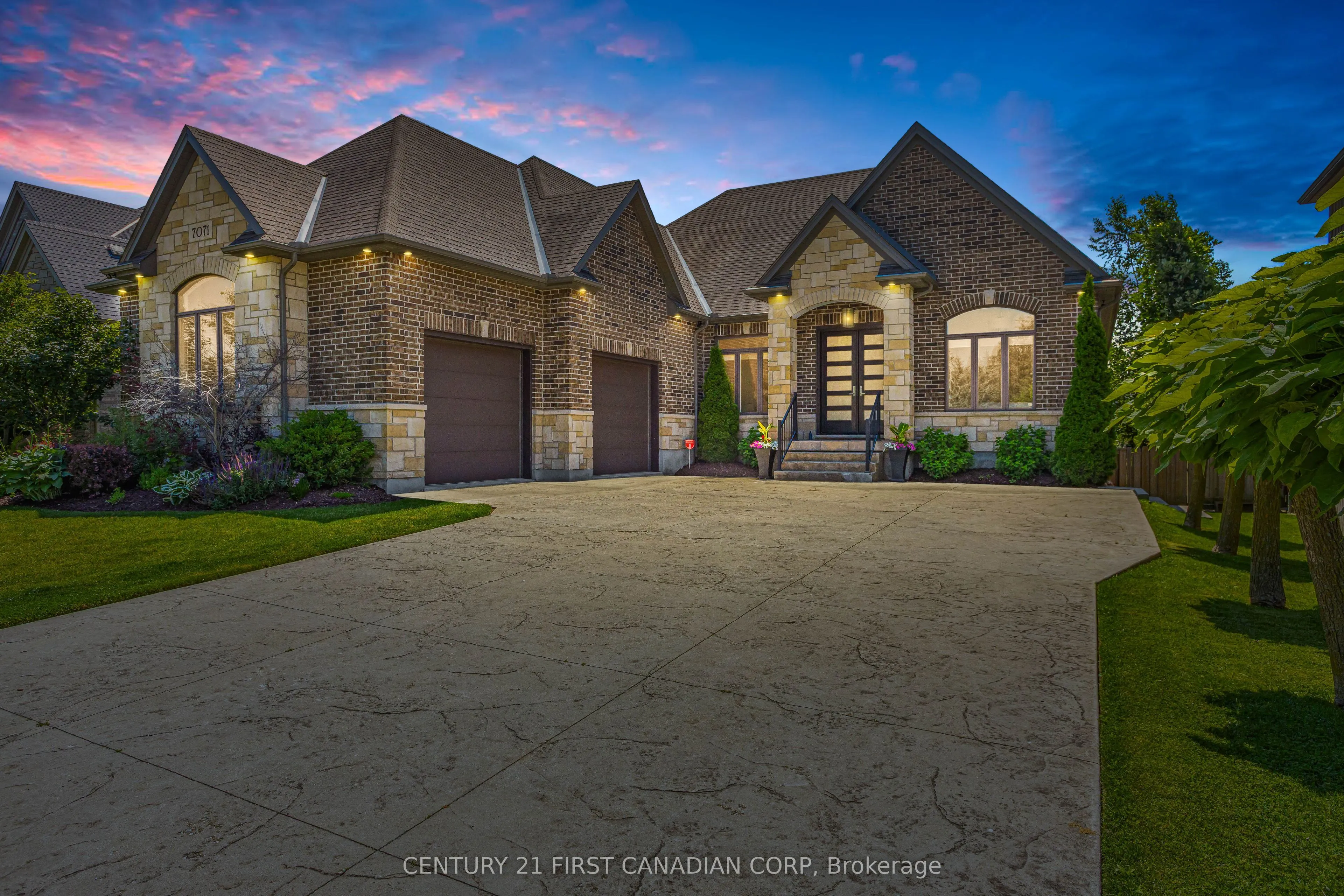 7071 Clayton Walk