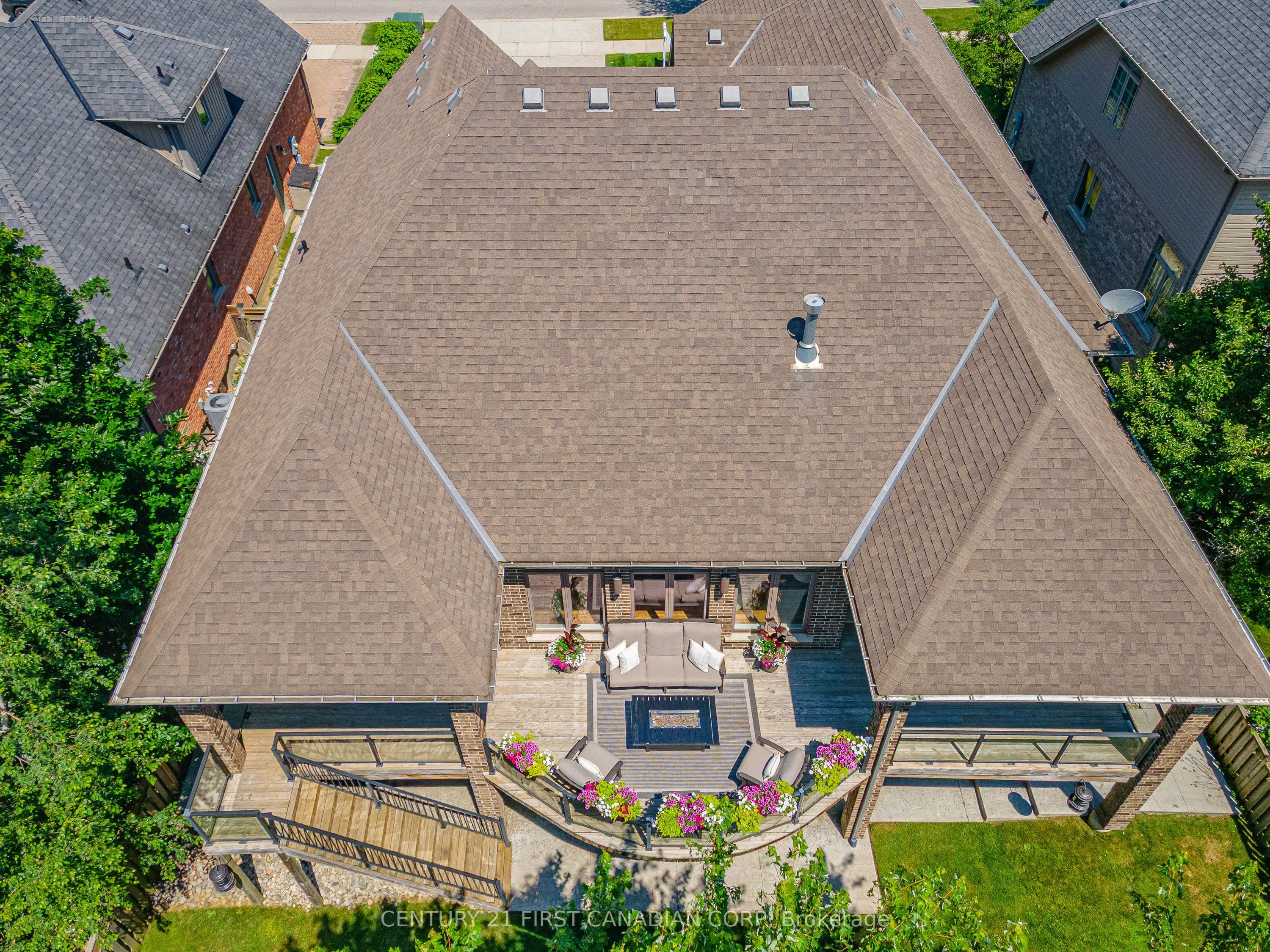7071 Clayton Walk
