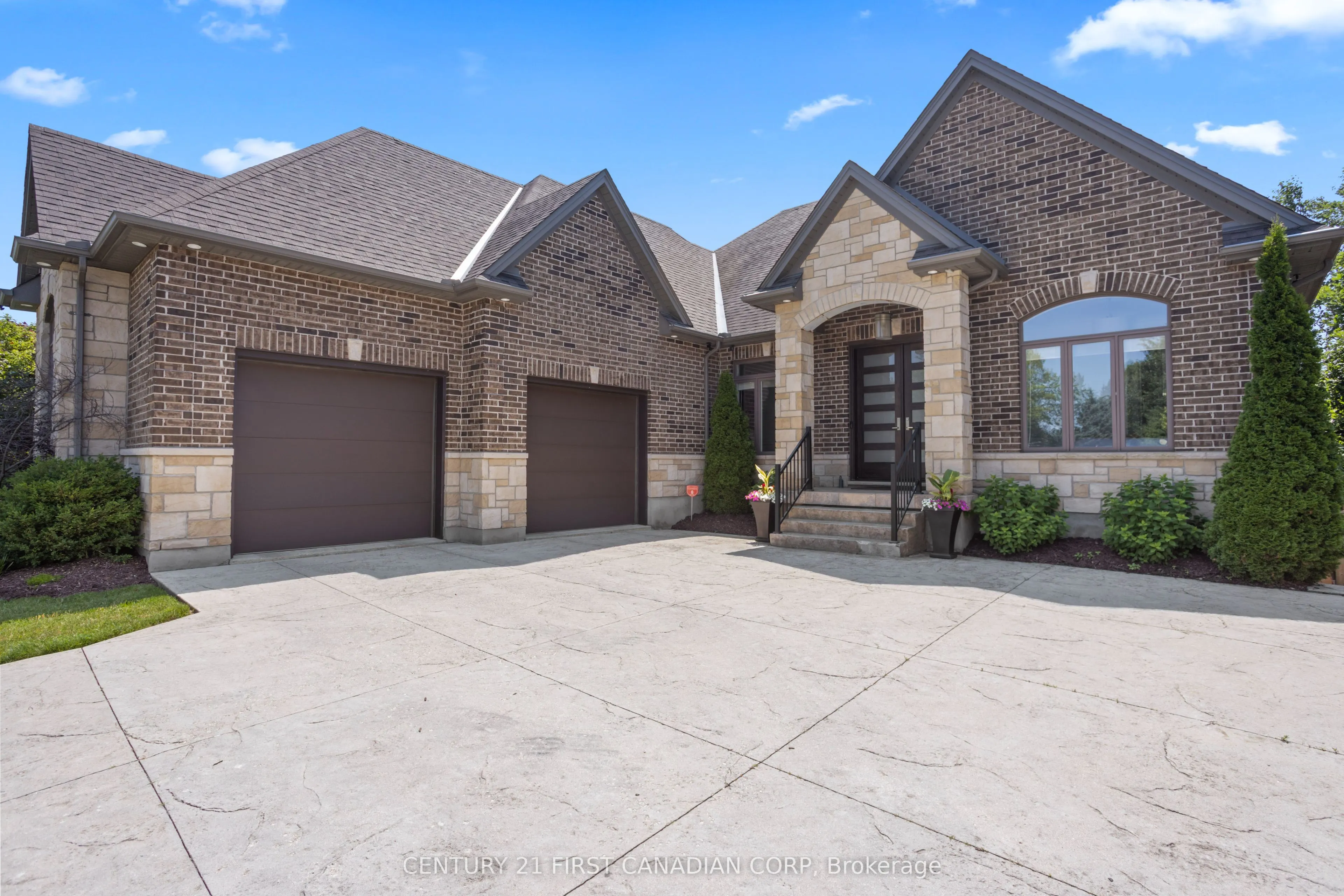 7071 Clayton Walk