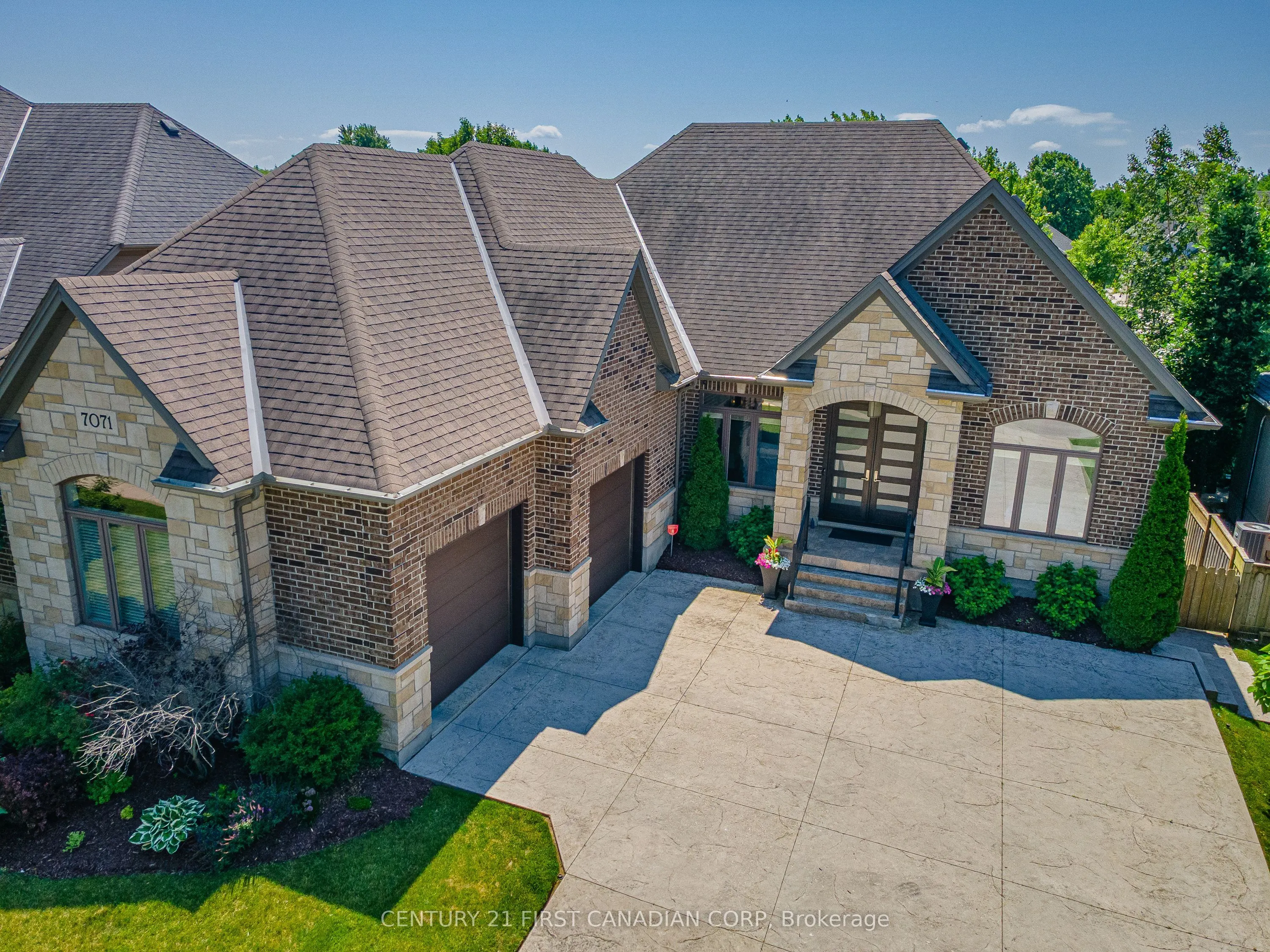 7071 Clayton Walk