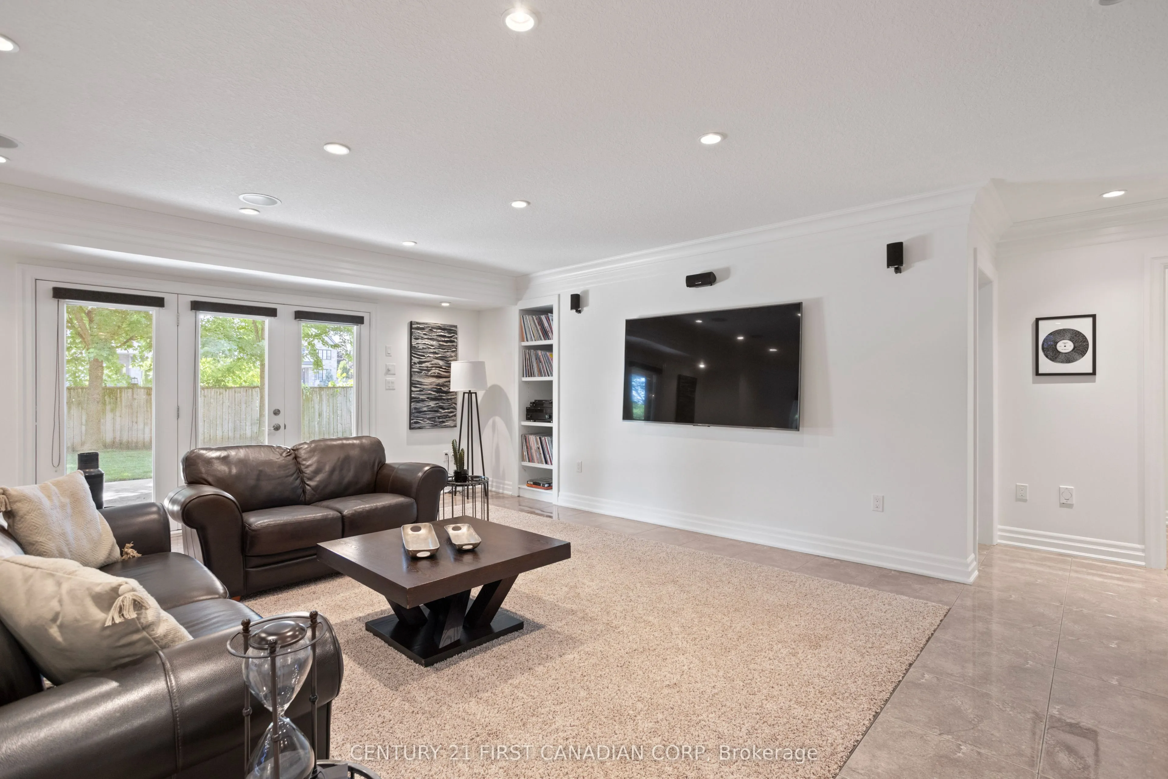 7071 Clayton Walk