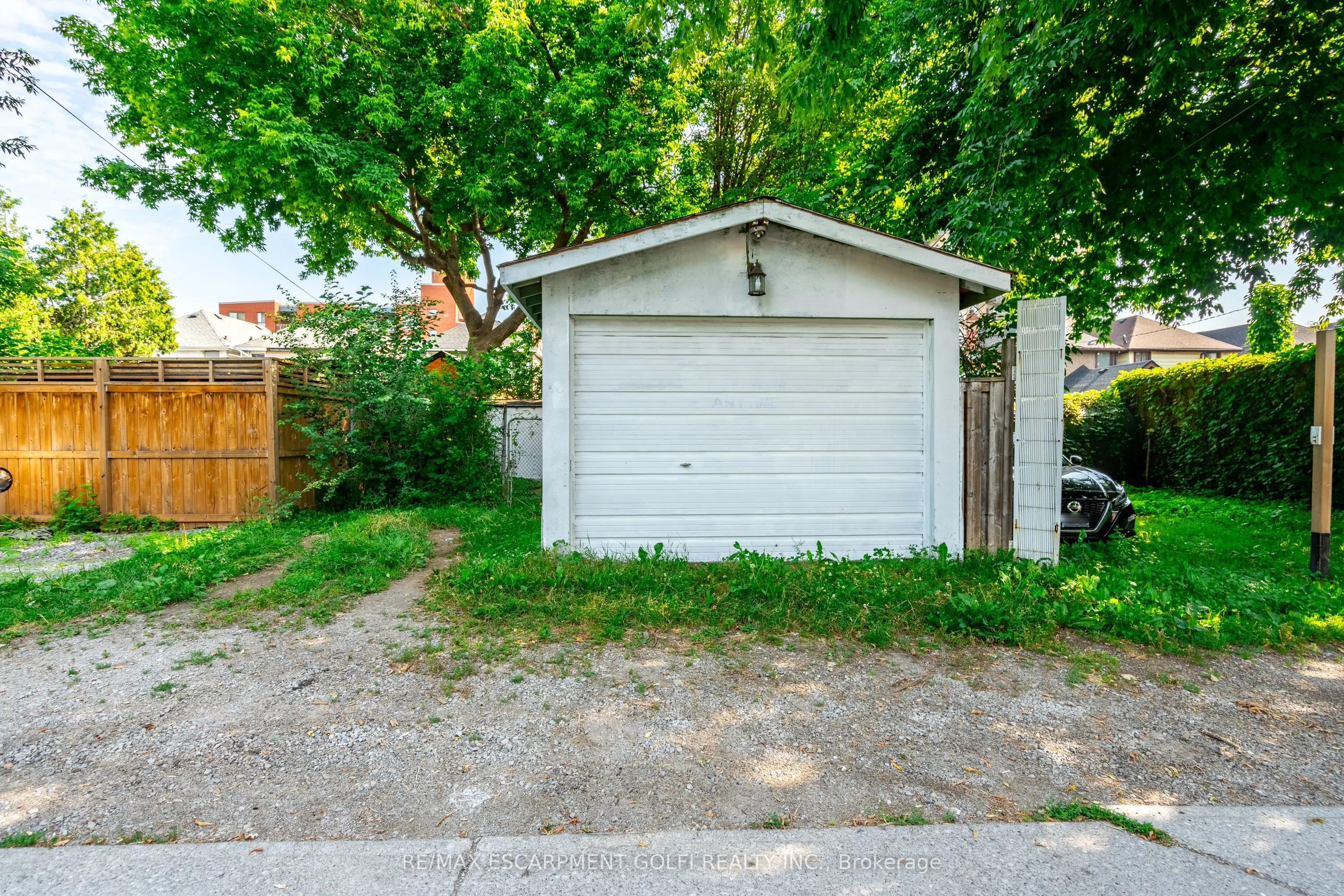 40 Aikman Avenue