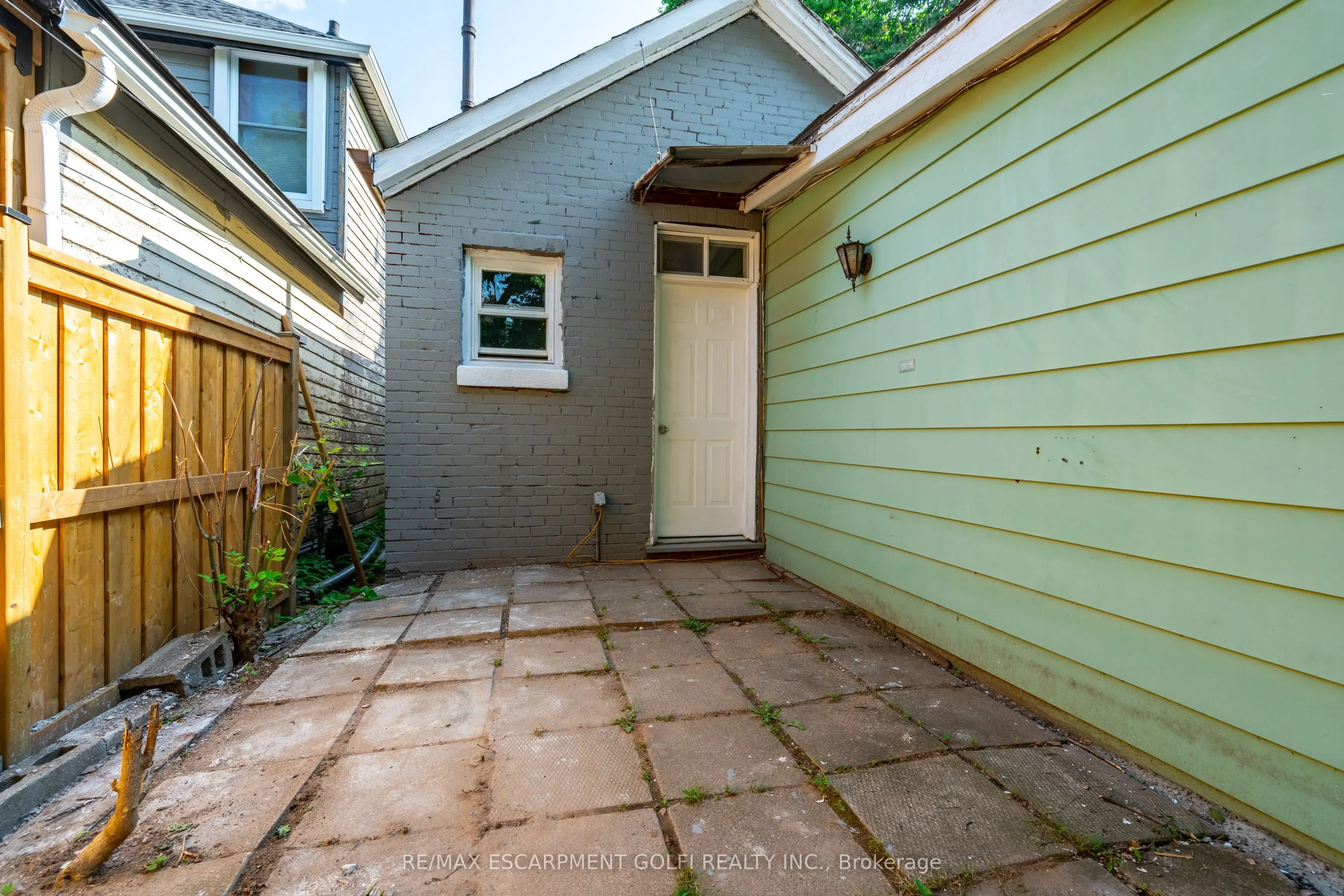 40 Aikman Avenue