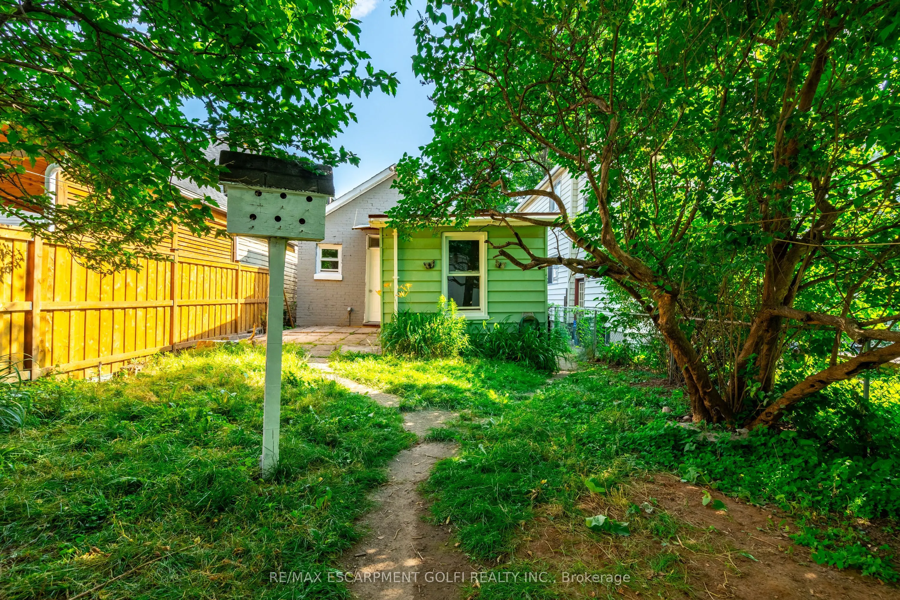 40 Aikman Avenue