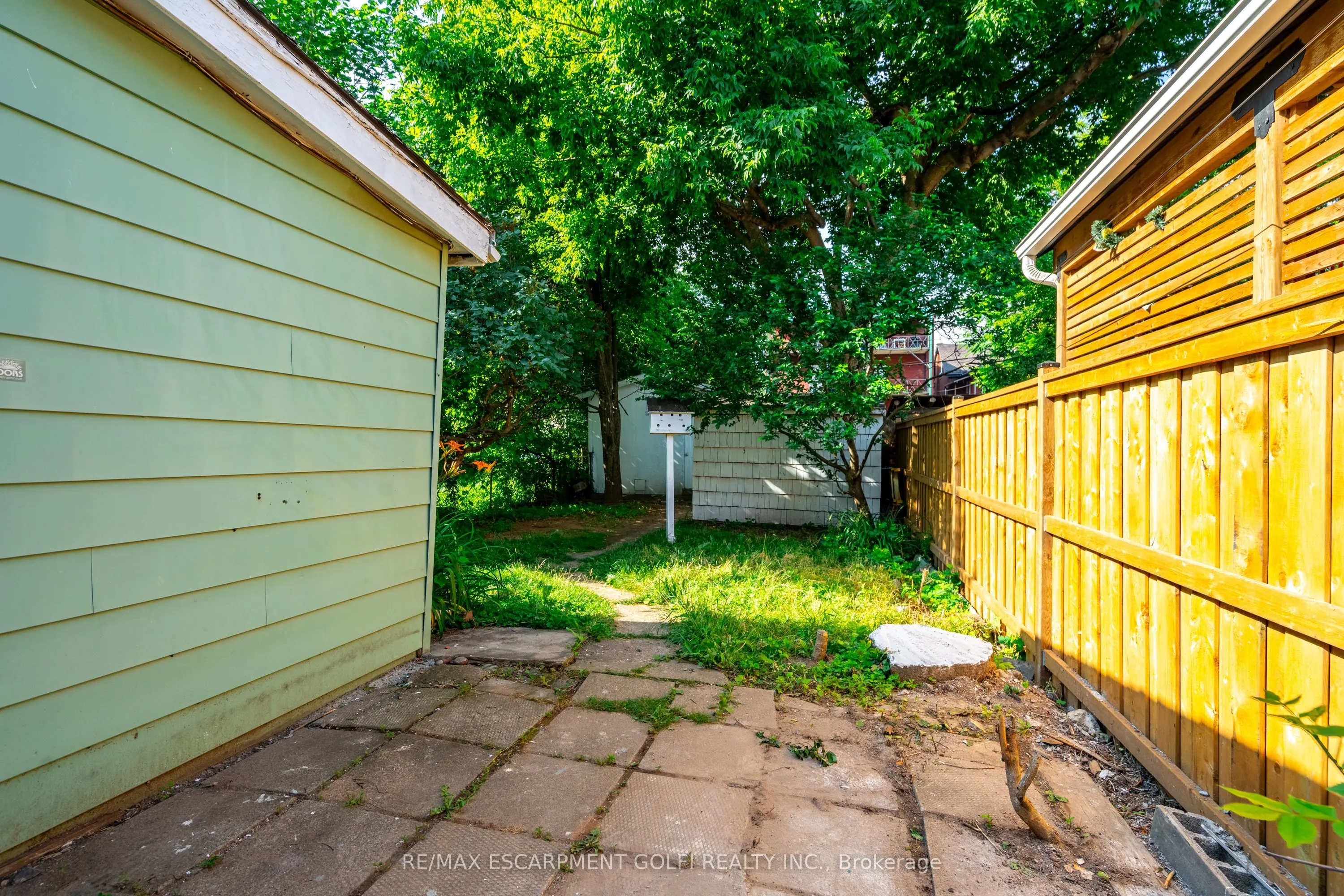 40 Aikman Avenue