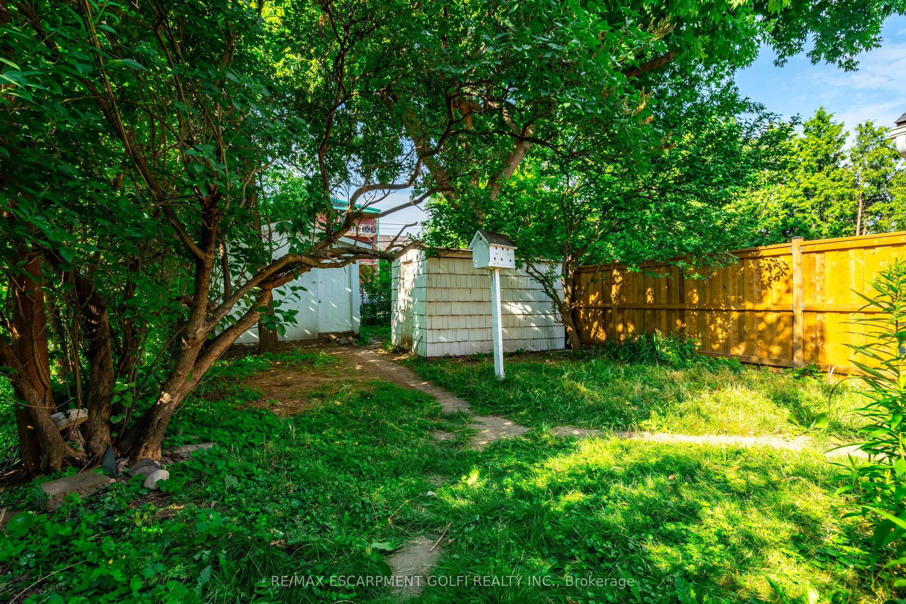 40 Aikman Avenue
