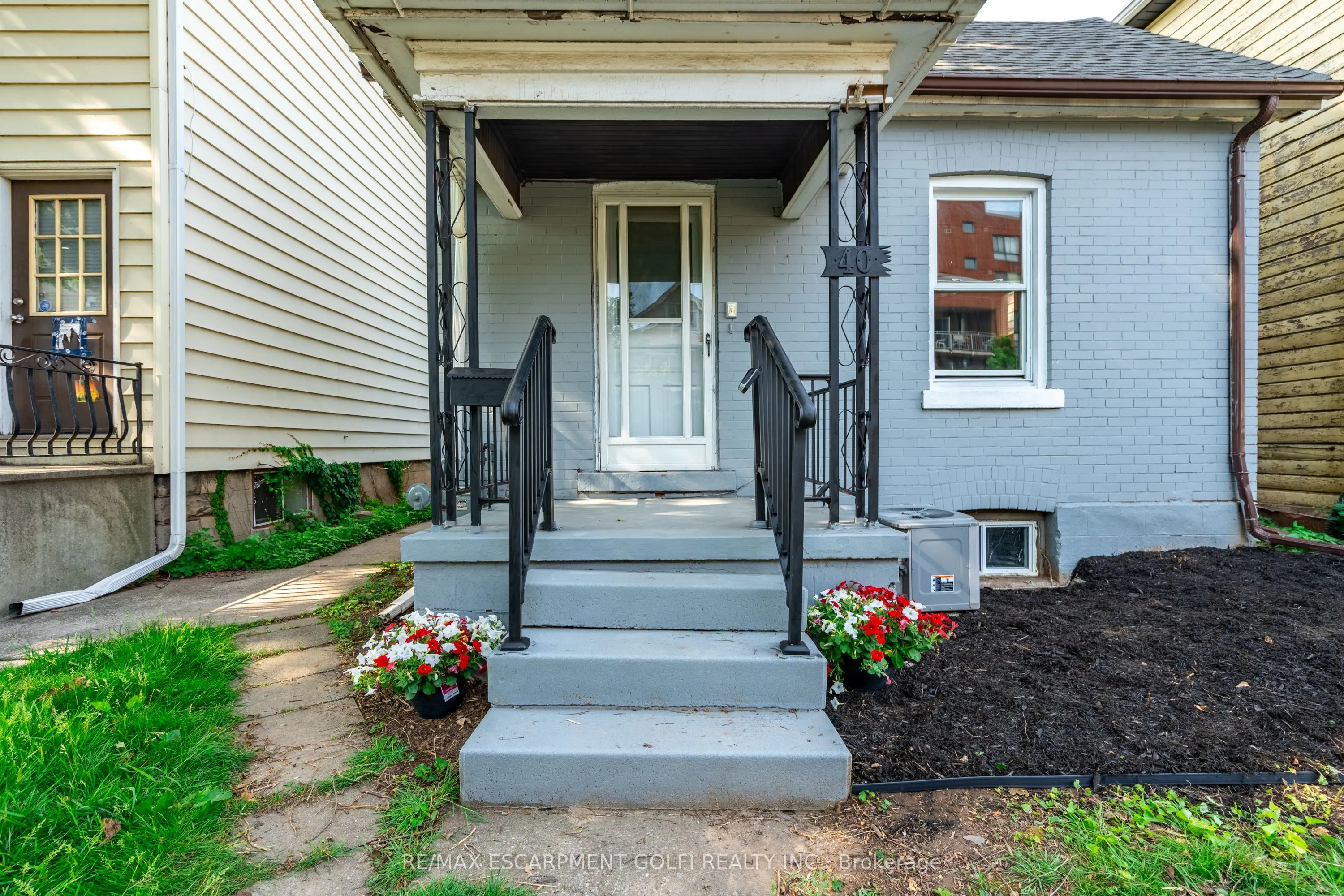 40 Aikman Avenue
