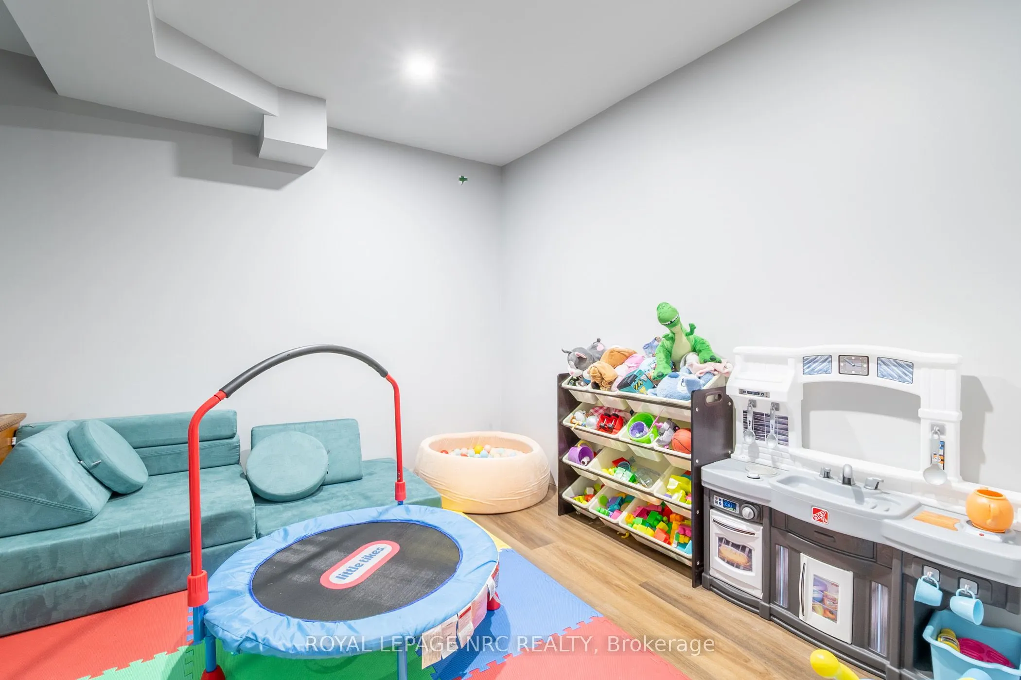 4 Jackson Court W