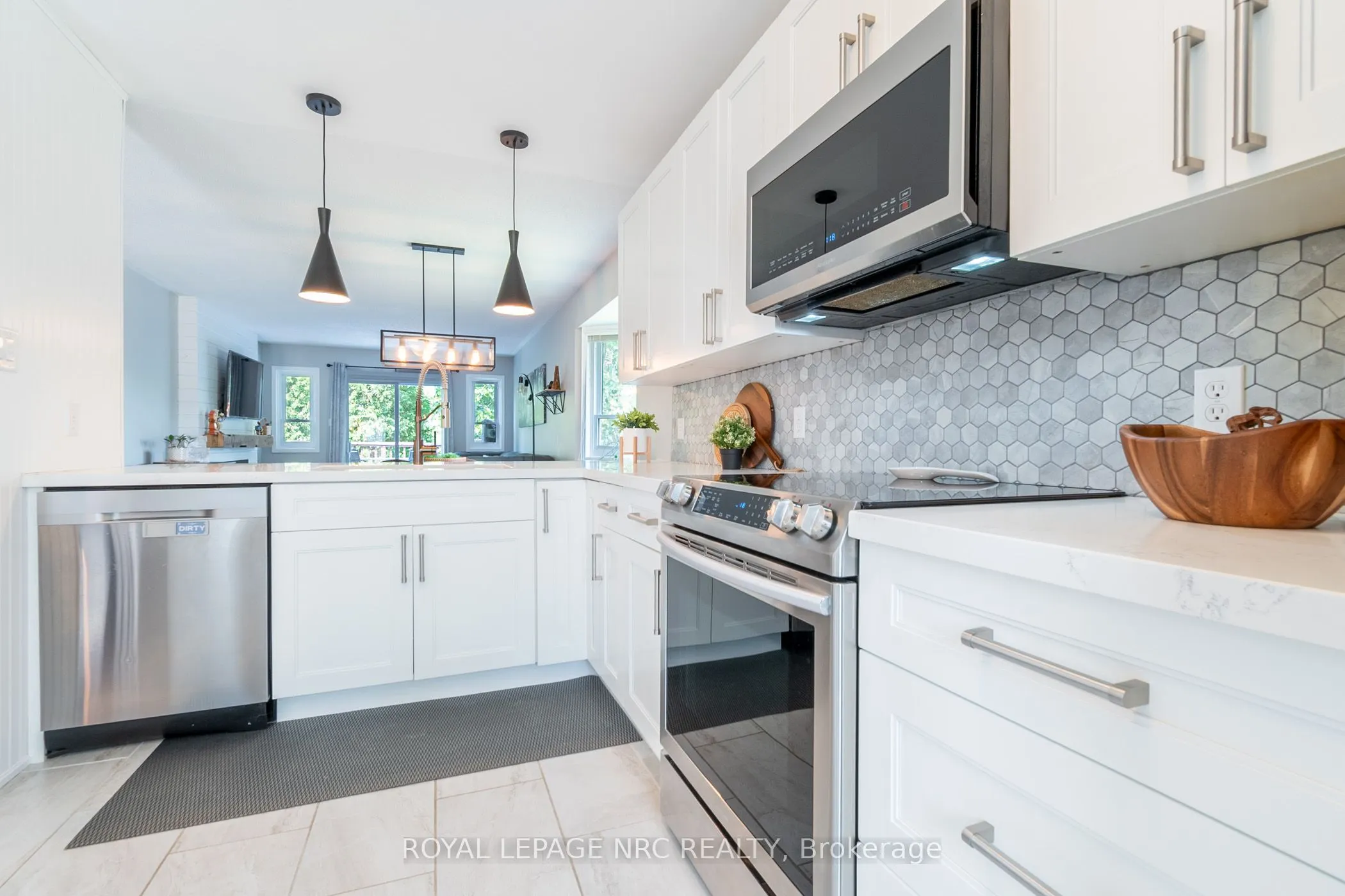 4 Jackson Court W