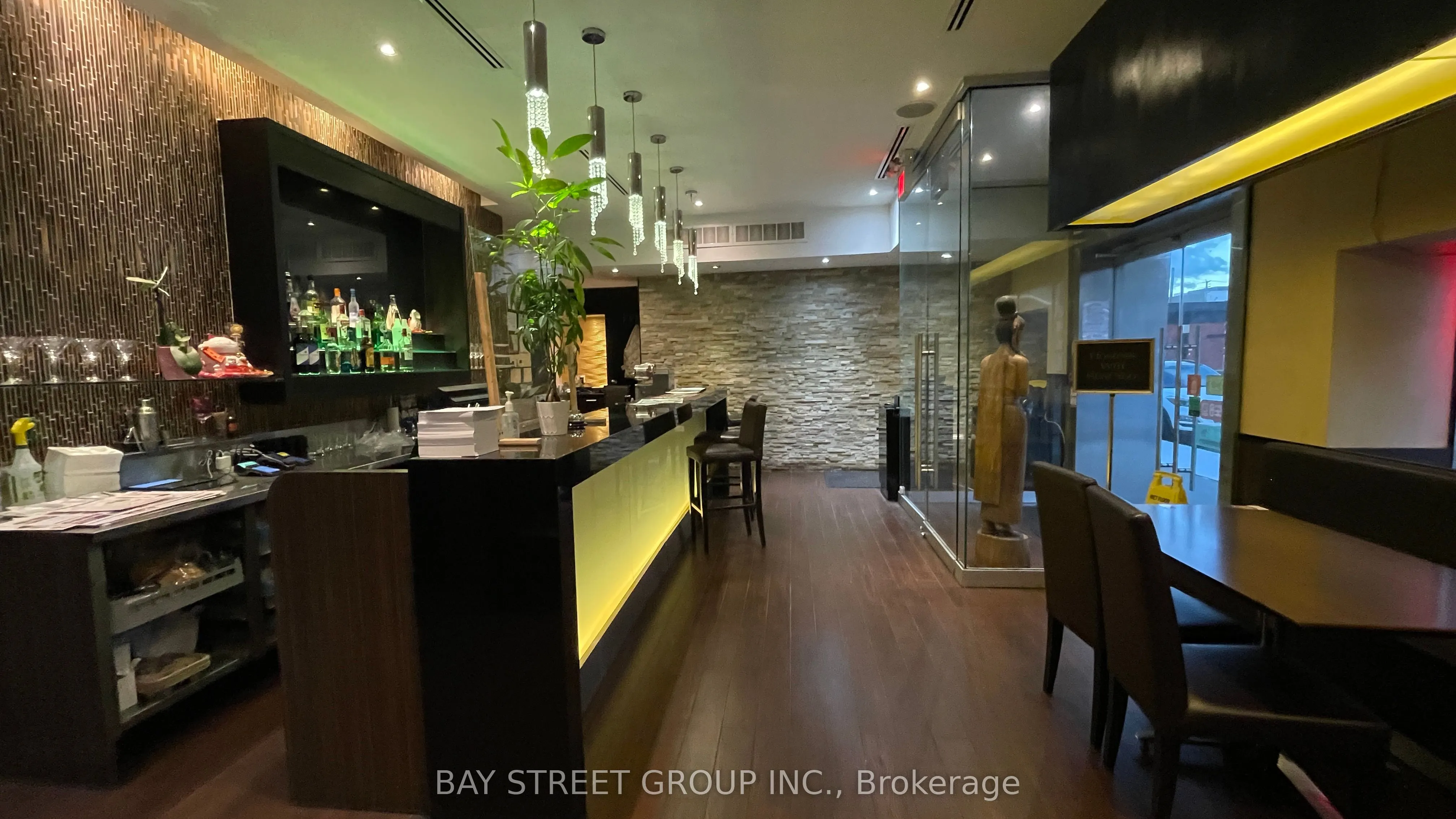113 James Street N