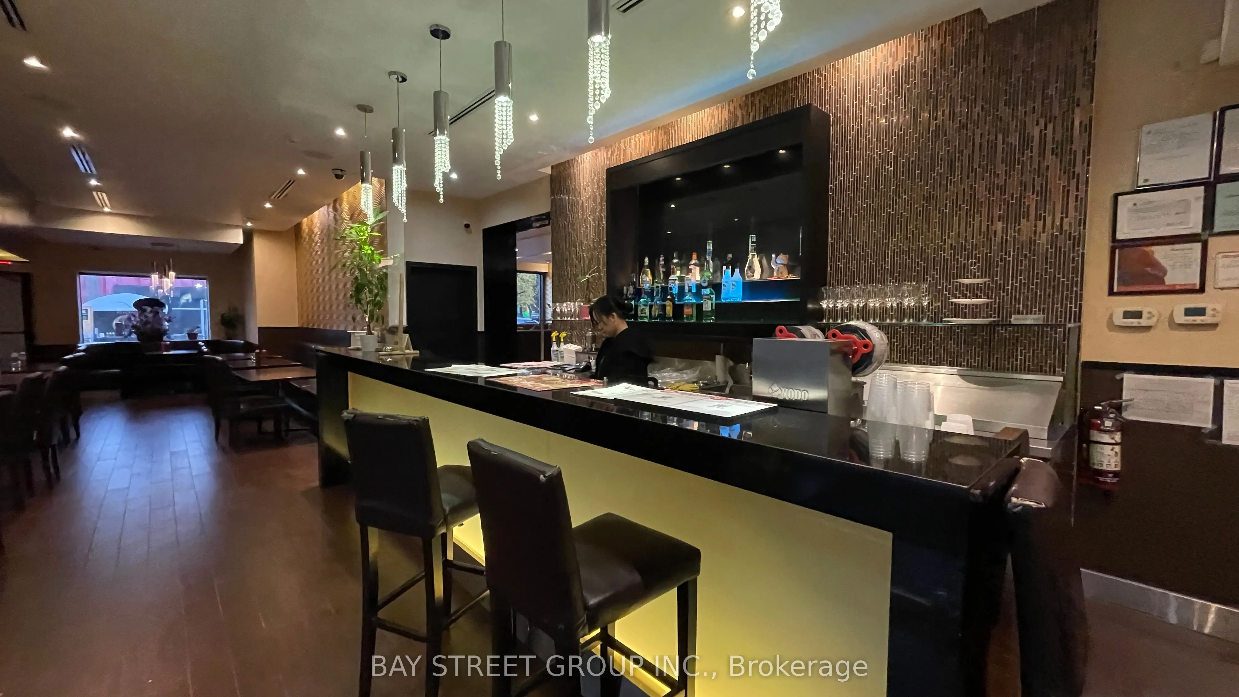 113 James Street N