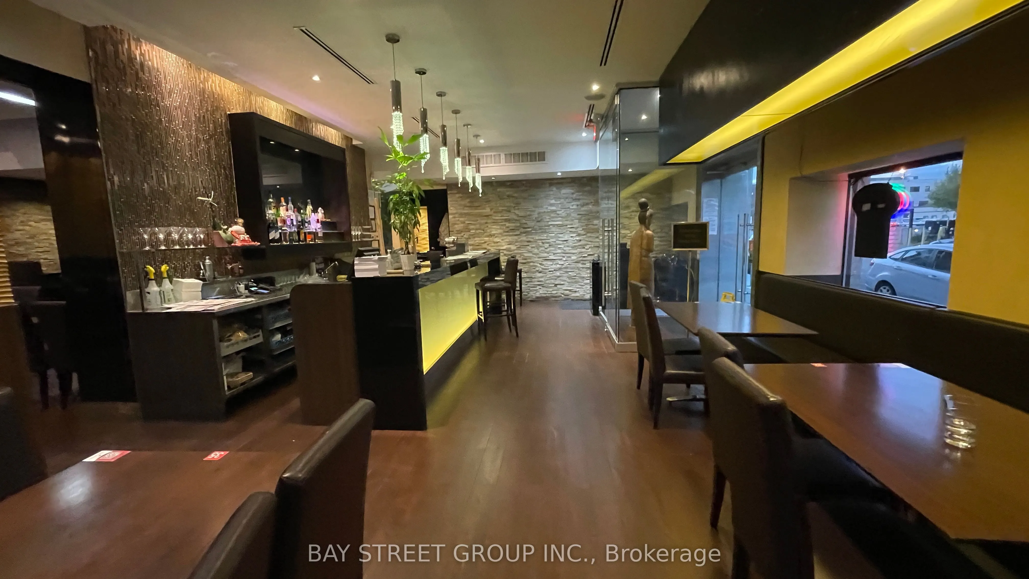 113 James Street N