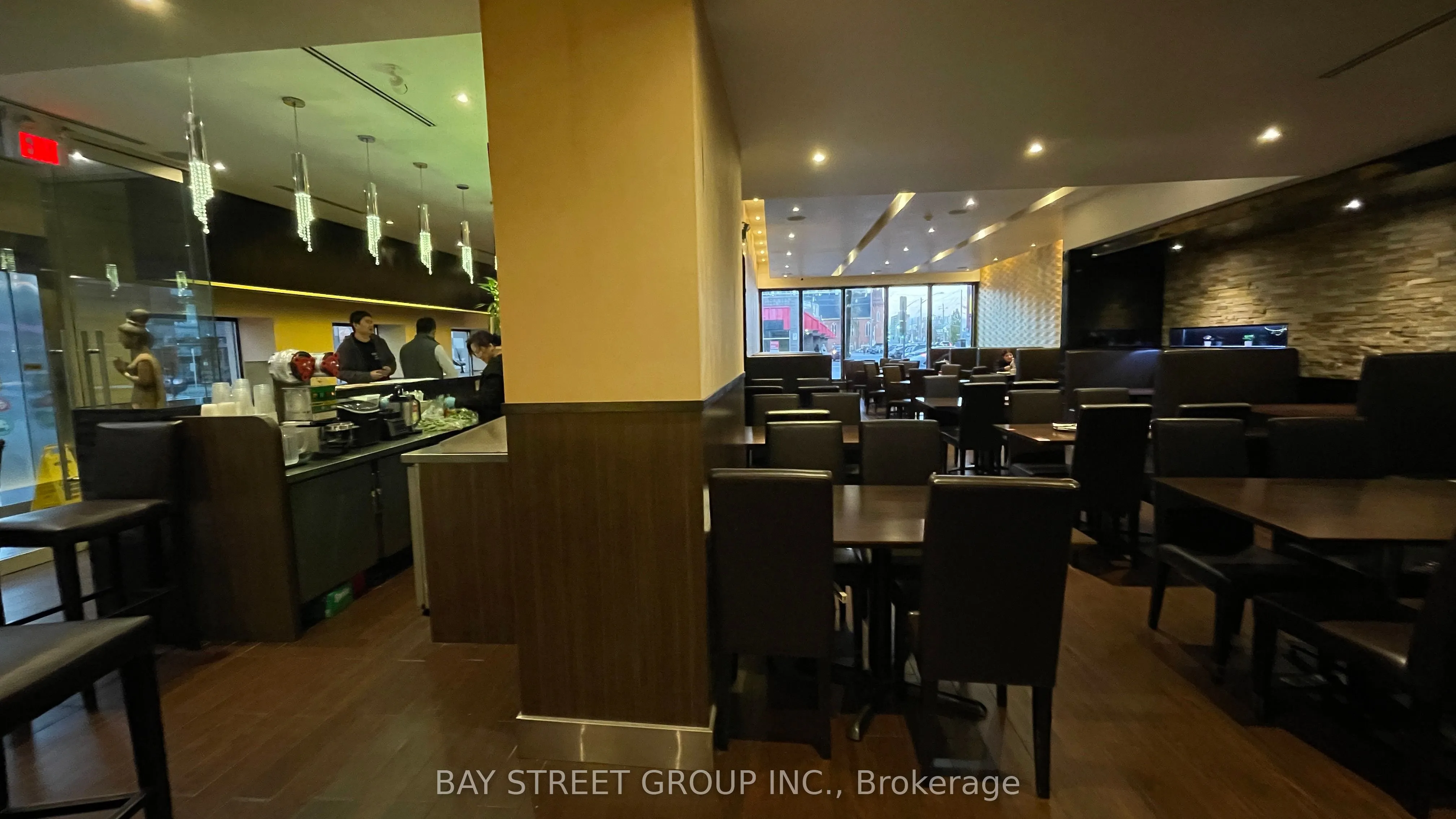 113 James Street N