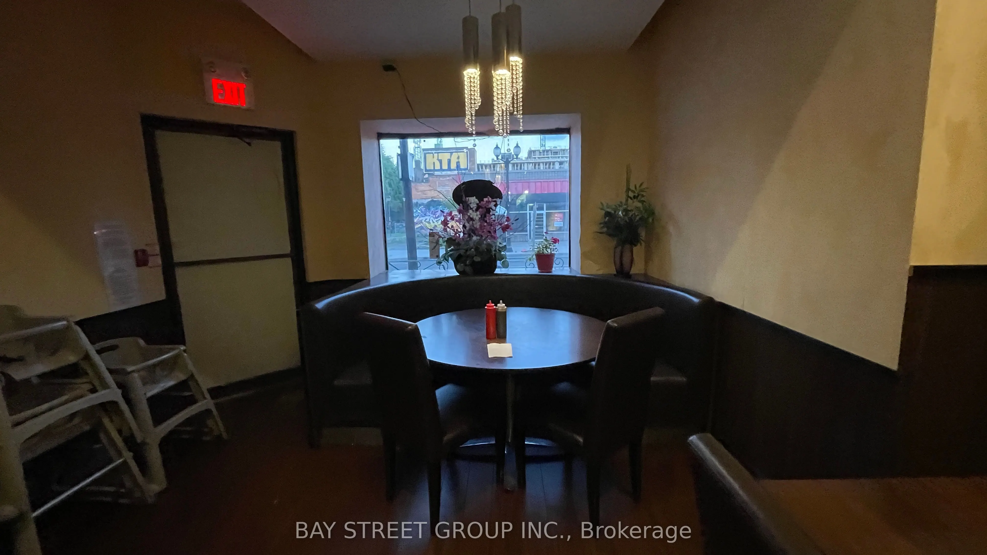 113 James Street N
