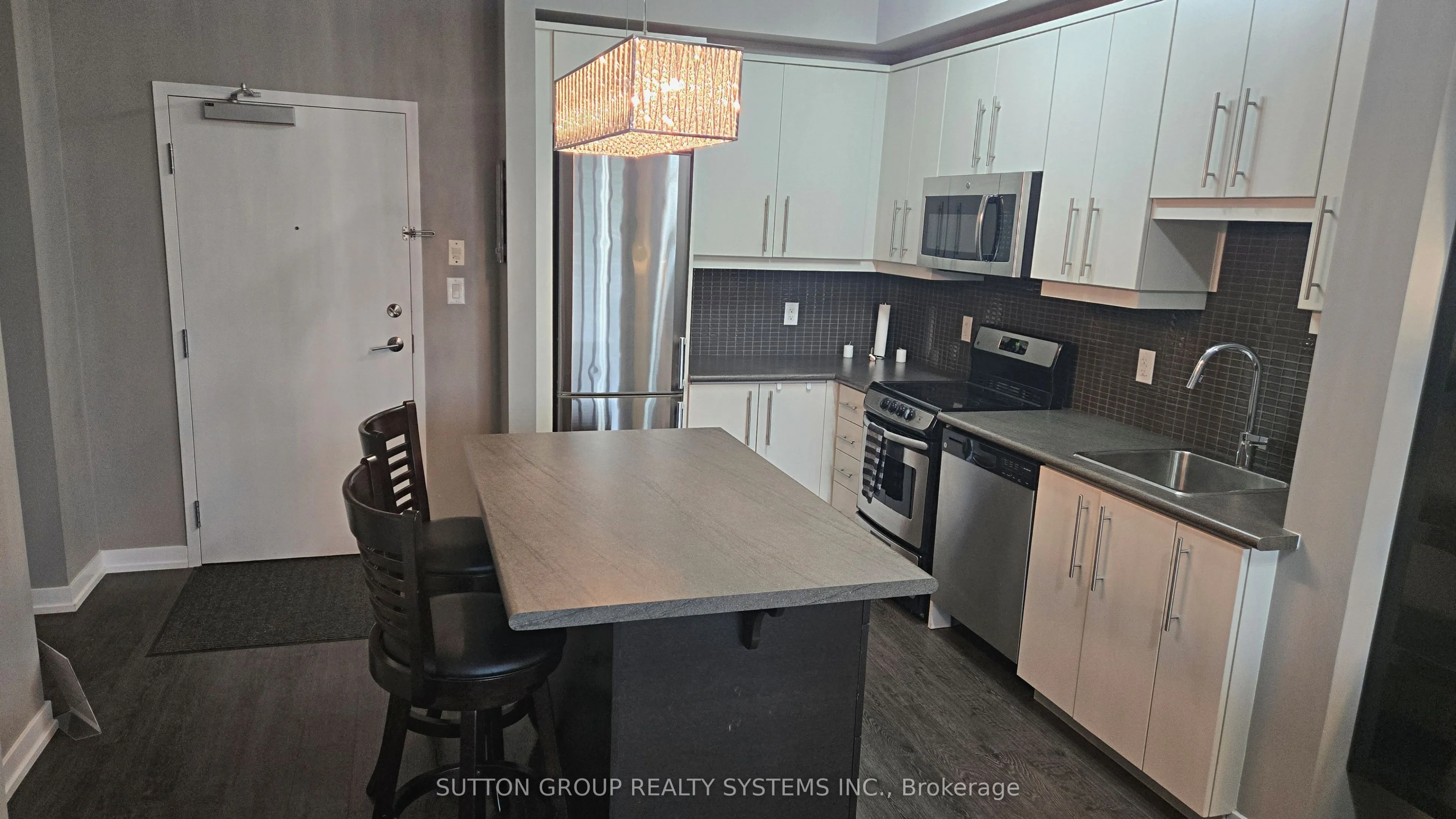520 North Service Road, #409