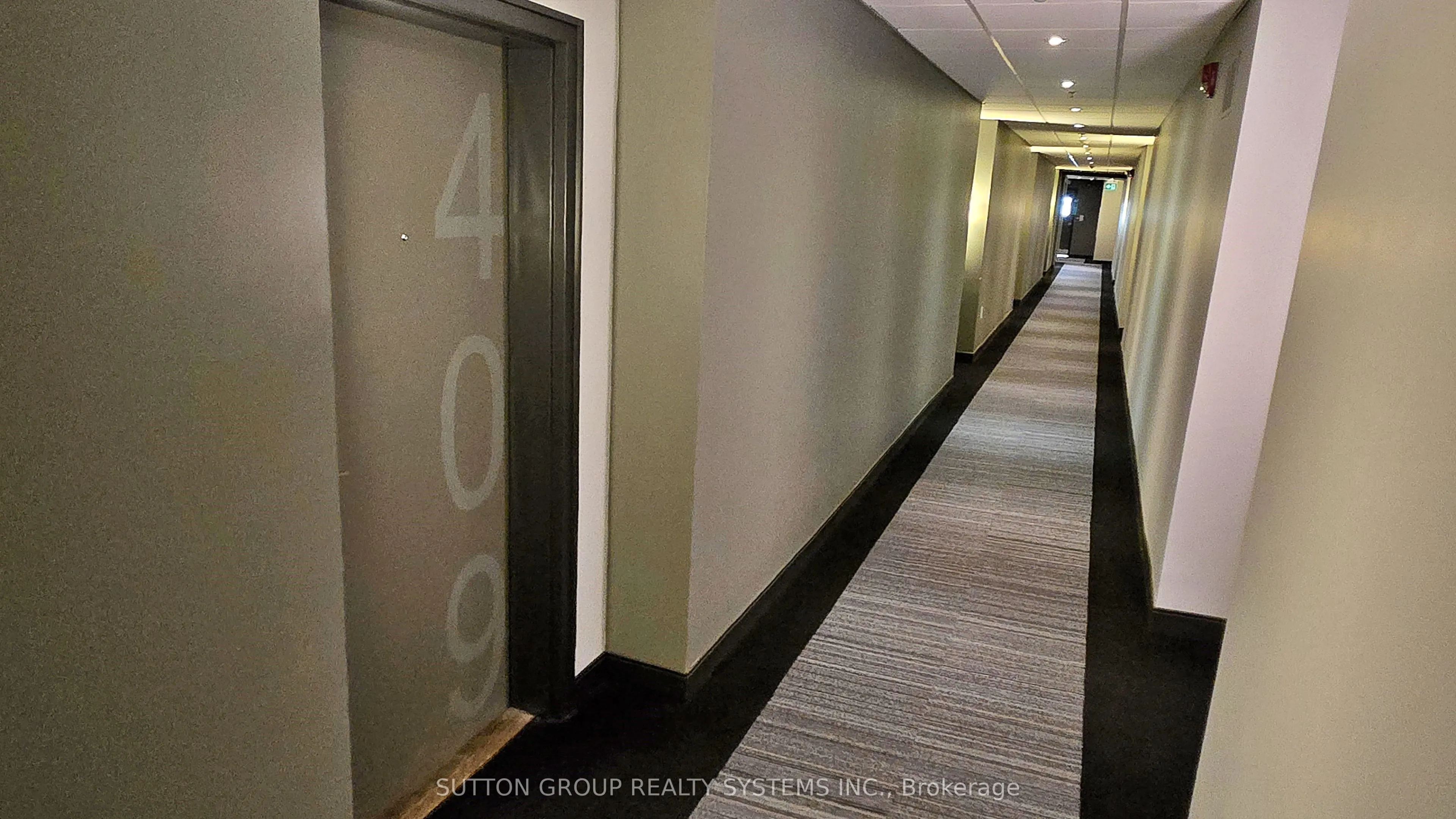 520 North Service Road, #409