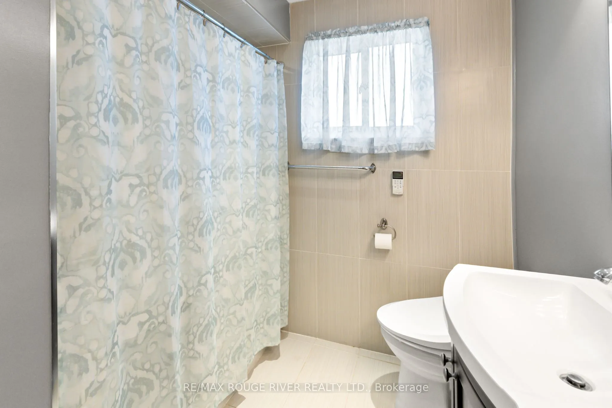 1 Applewood Crescent