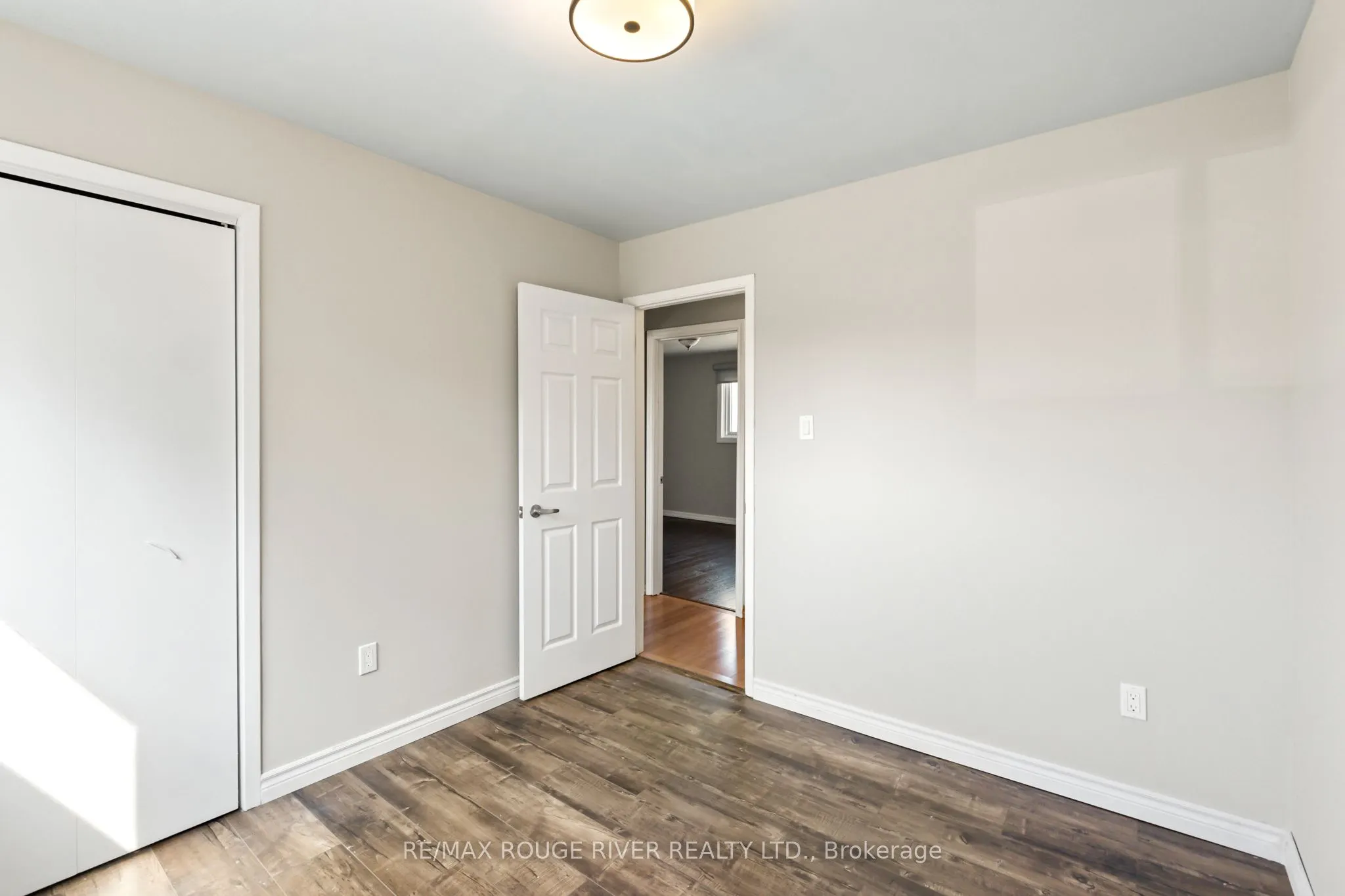 1 Applewood Crescent