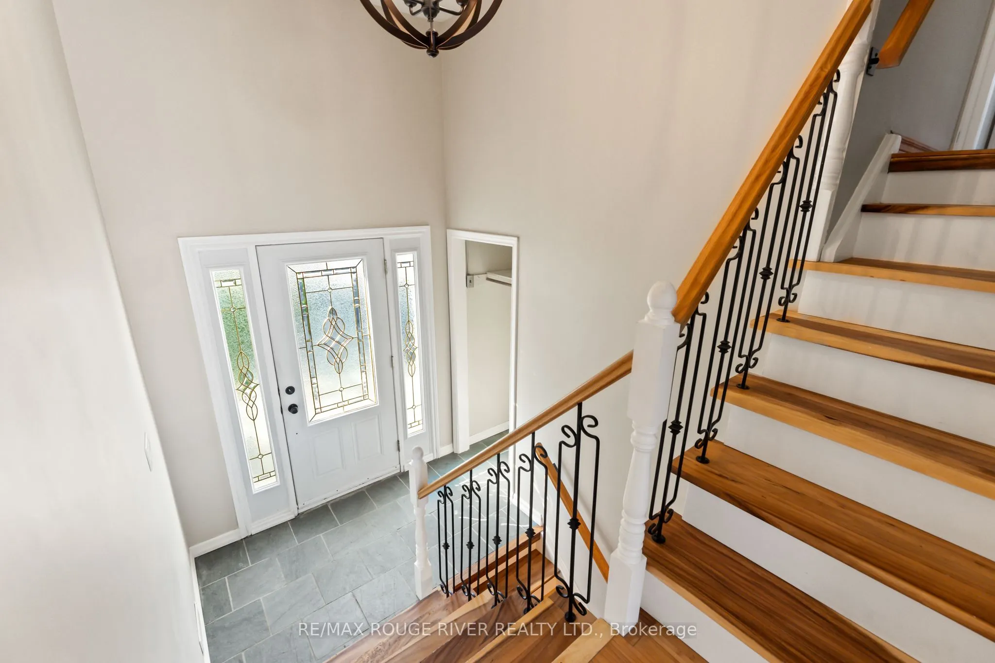 1 Applewood Crescent