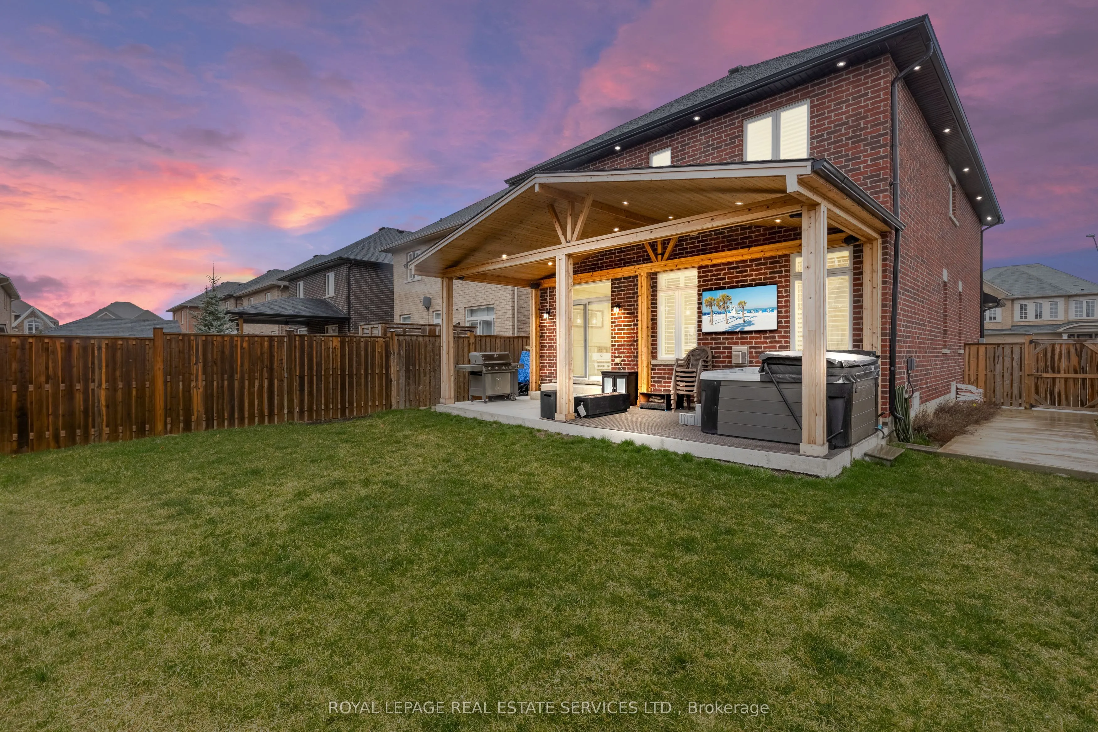 17 Narbonne Crescent