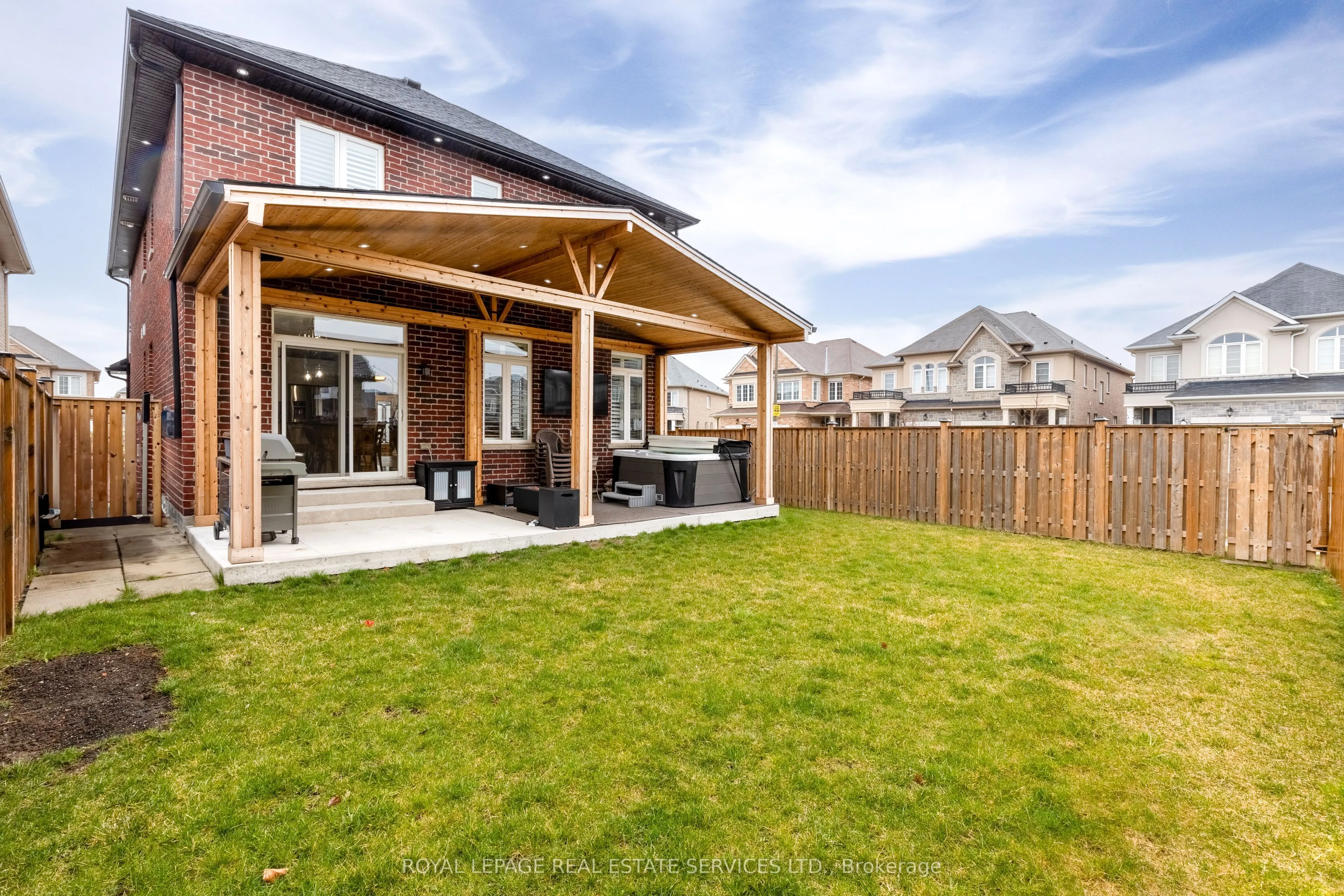 17 Narbonne Crescent
