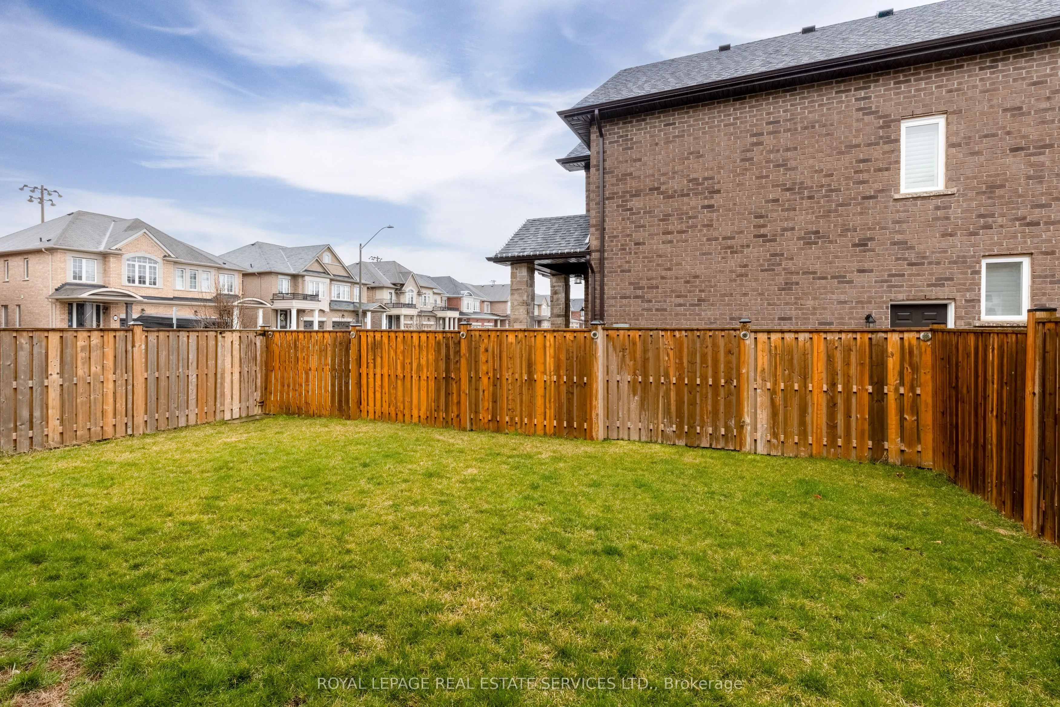 17 Narbonne Crescent