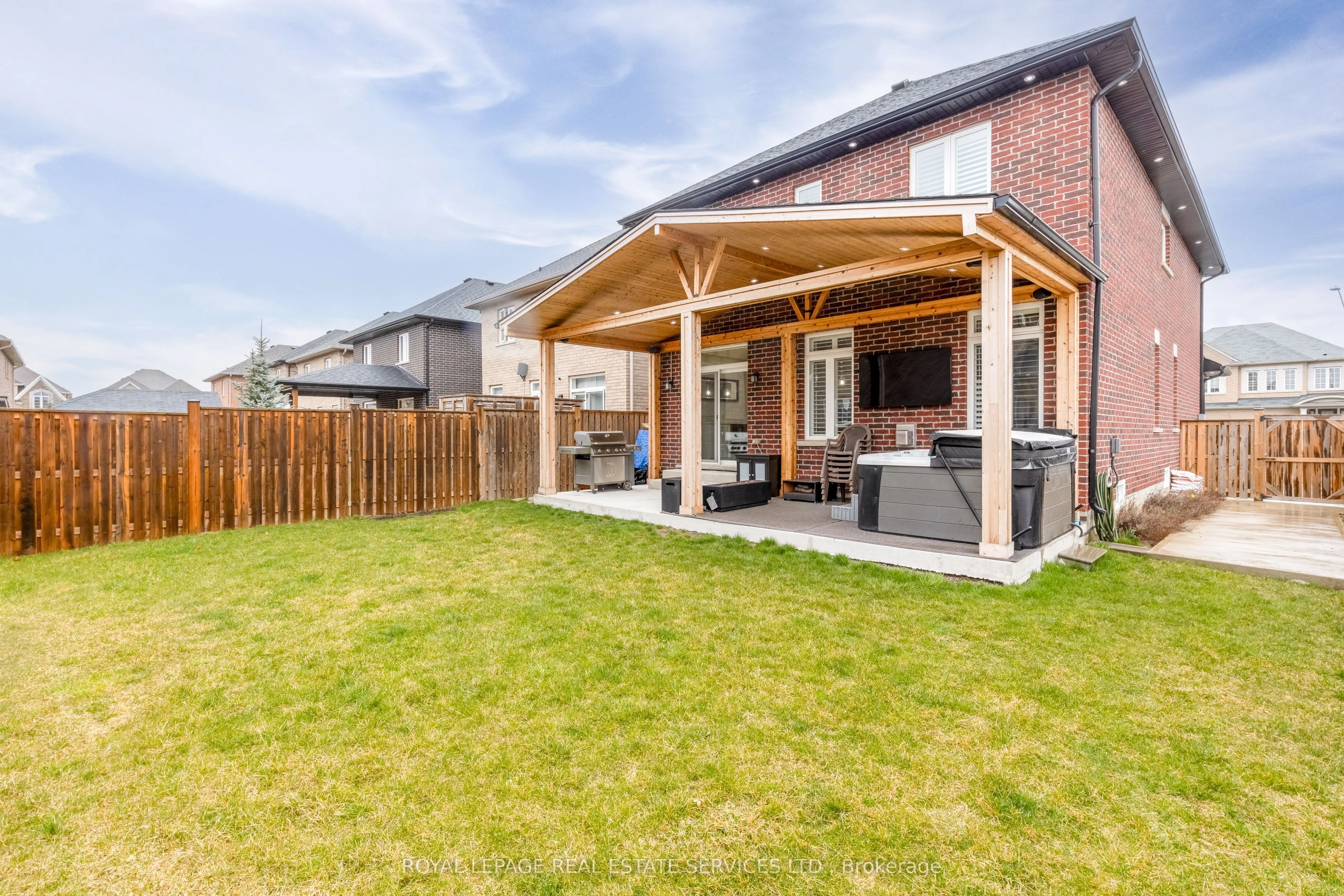17 Narbonne Crescent