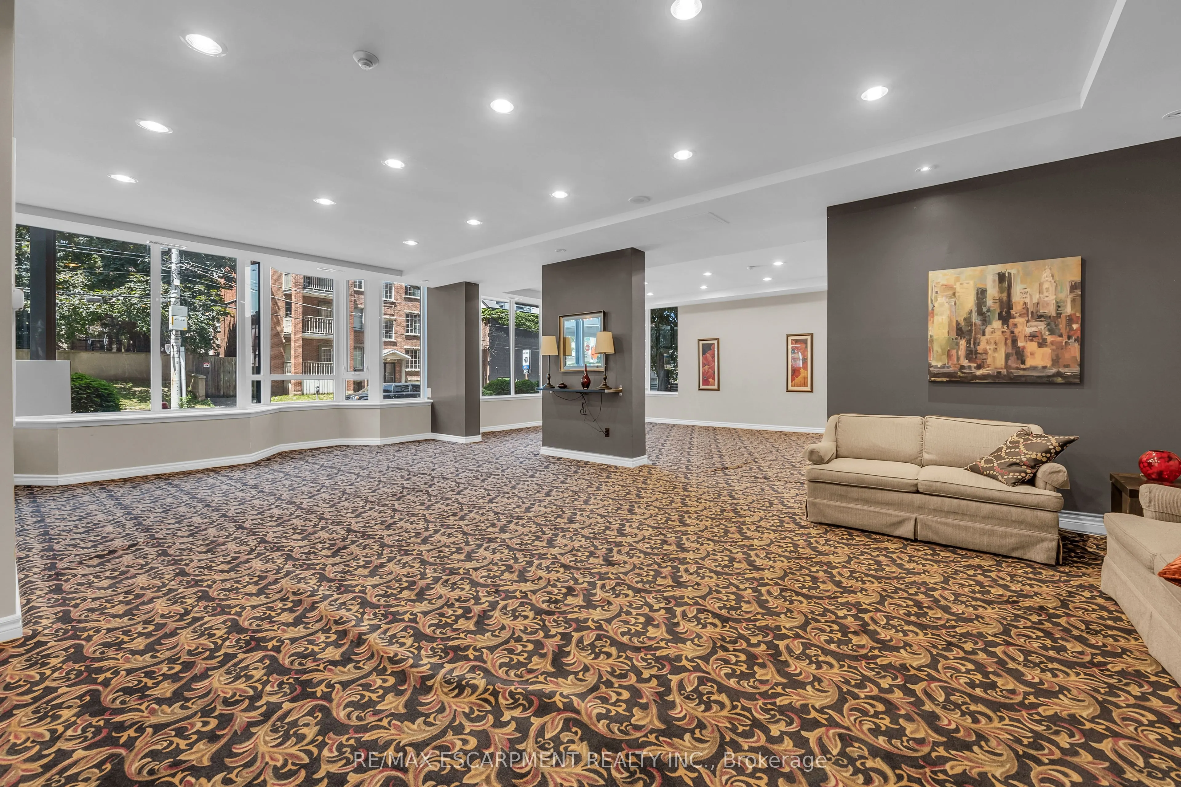 67 Caroline Street S #203