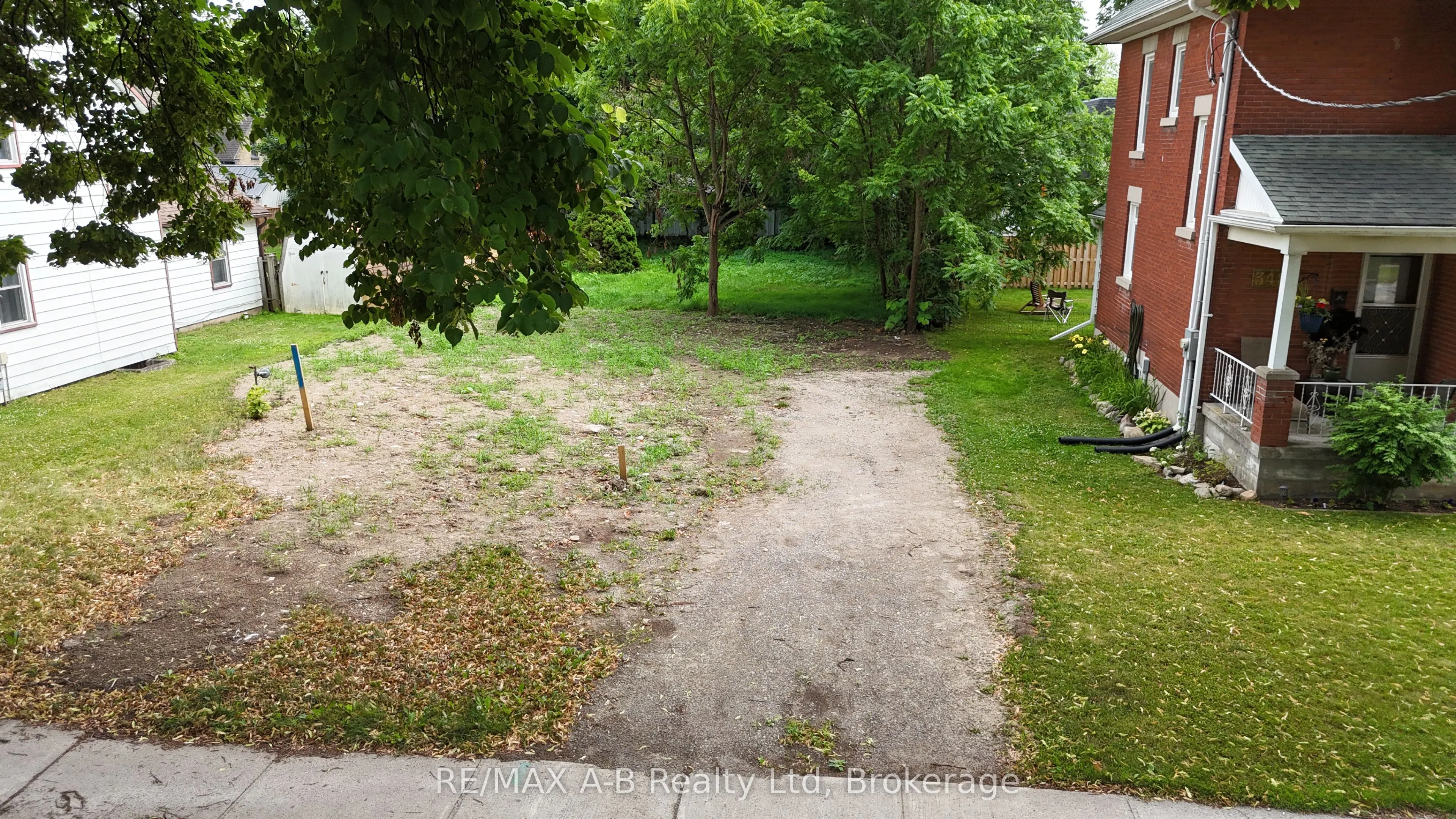 352 Queen Street E