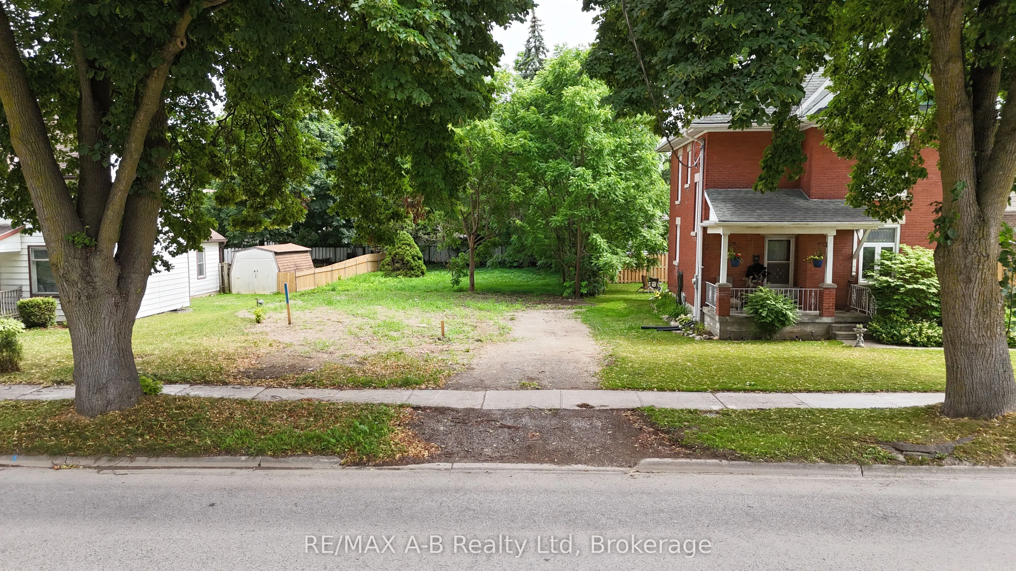 352 Queen Street E