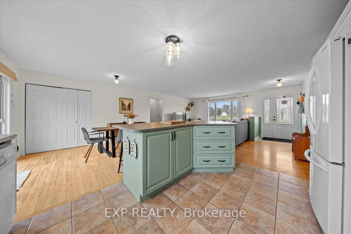 2786 Russland Road