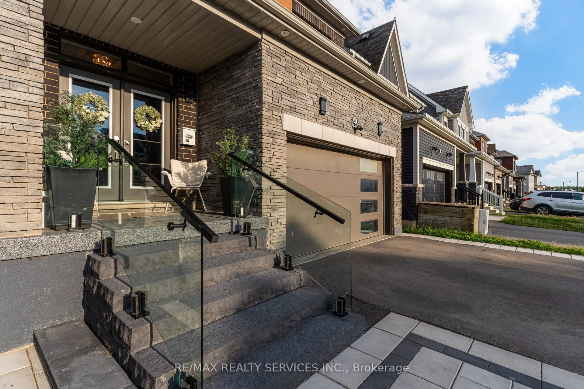 18 Lise Lane