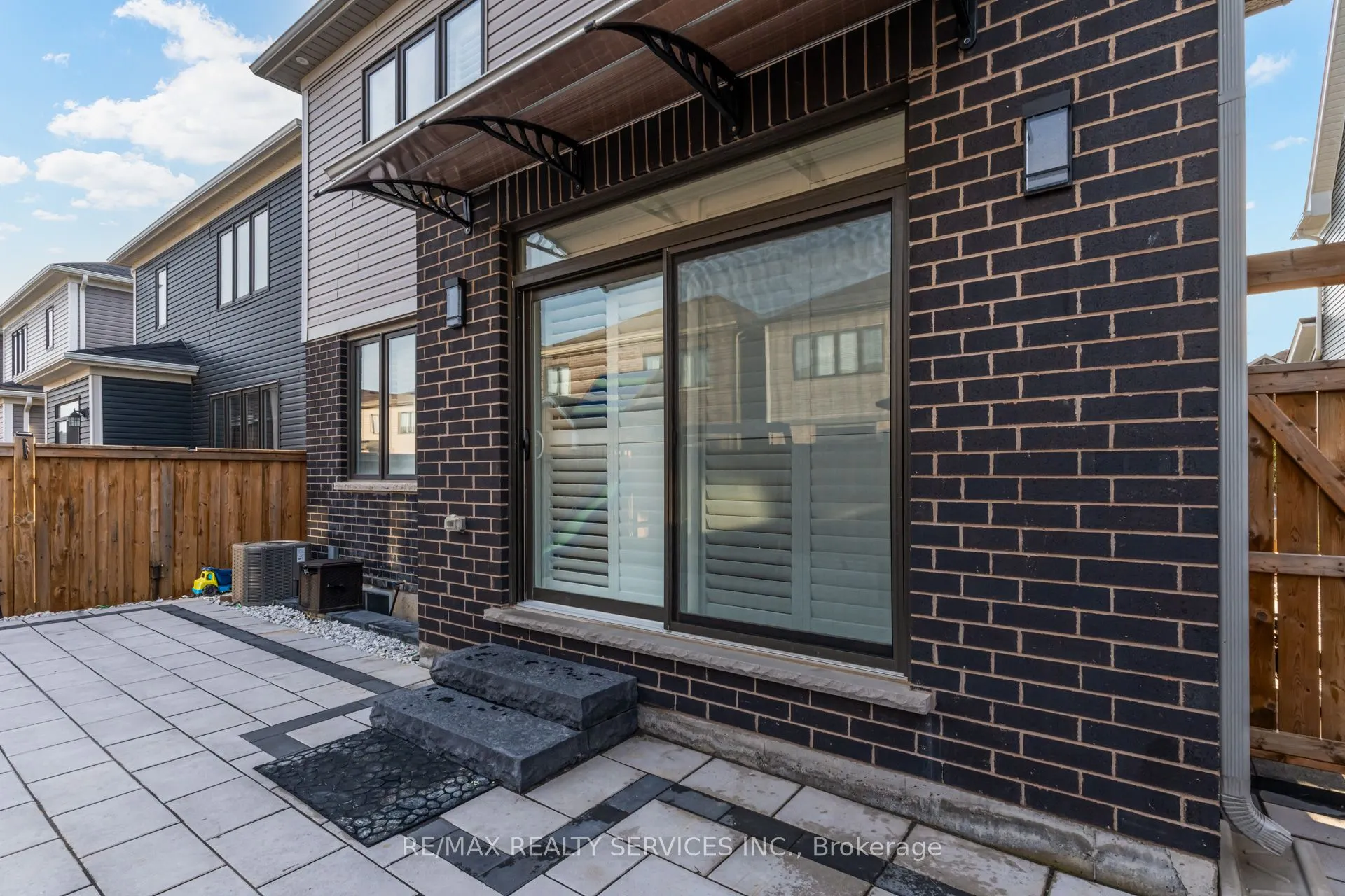 18 Lise Lane