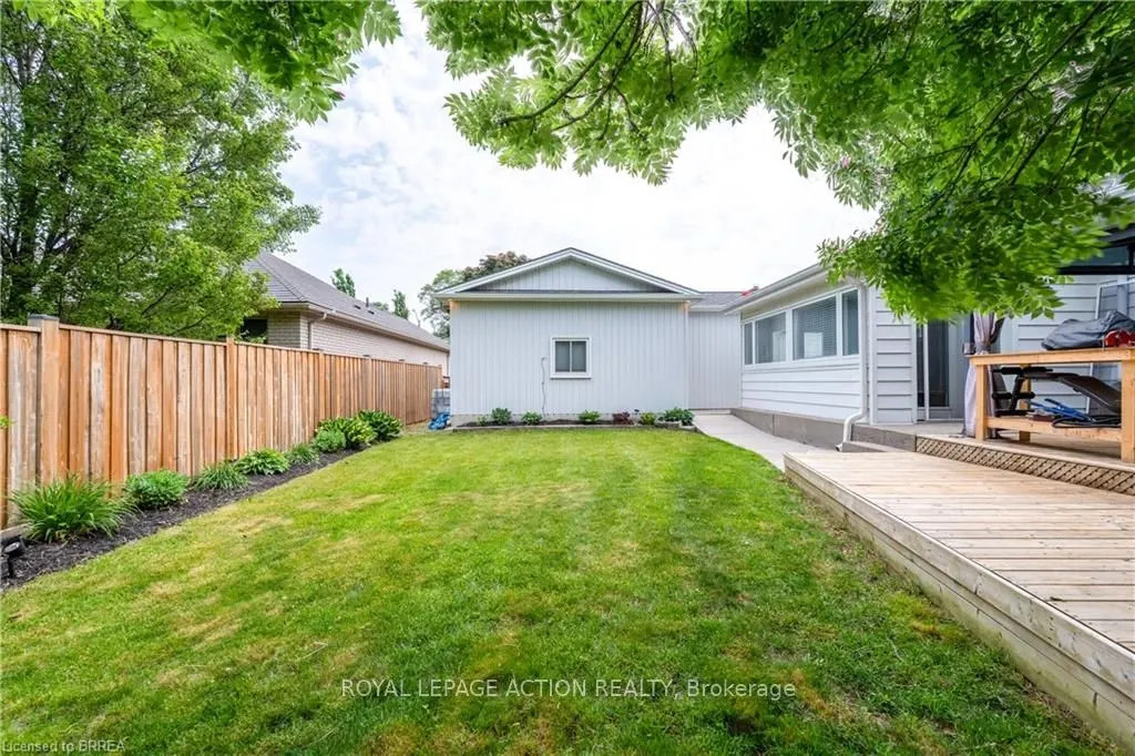 36 Grove Crescent