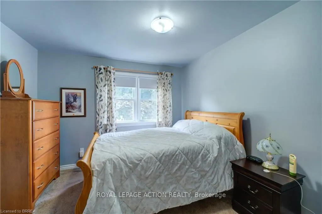 36 Grove Crescent
