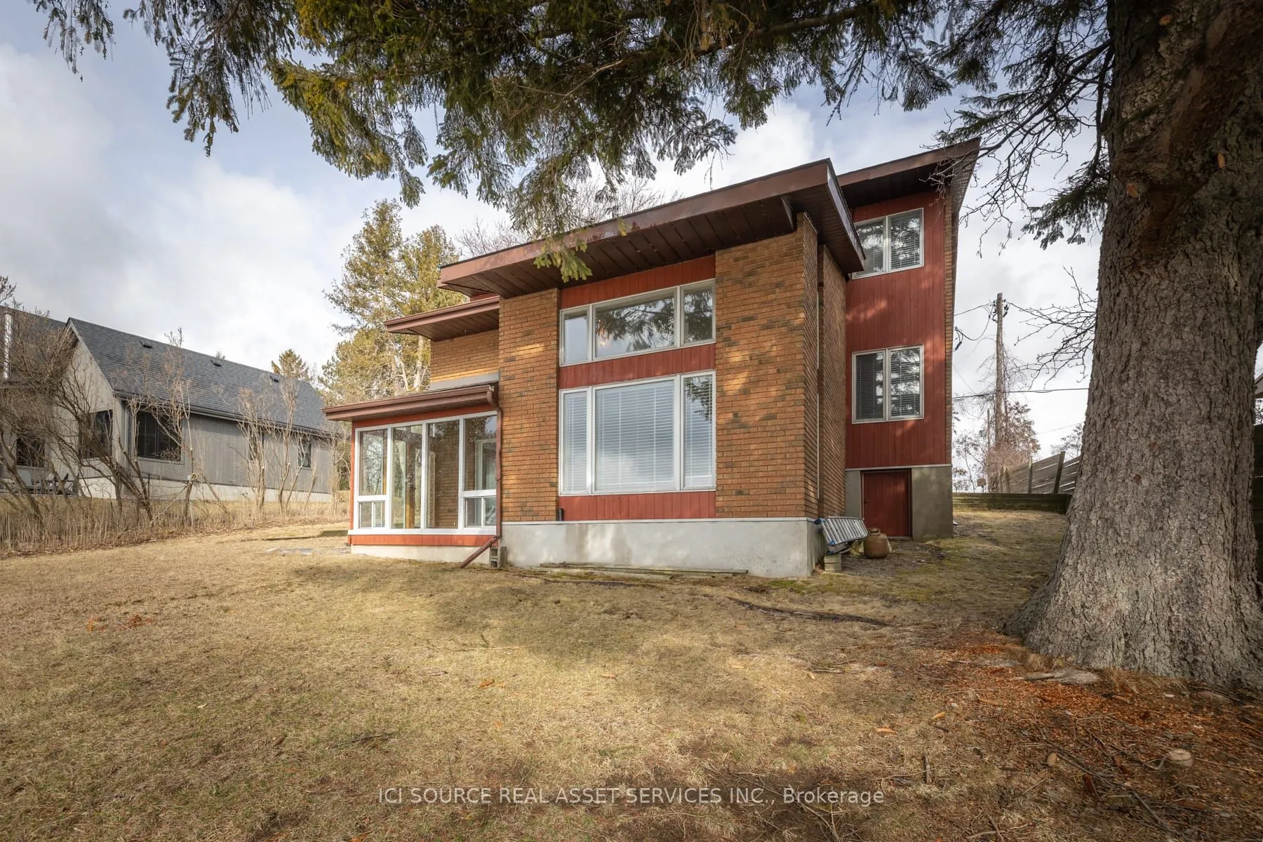 1141 Front Road