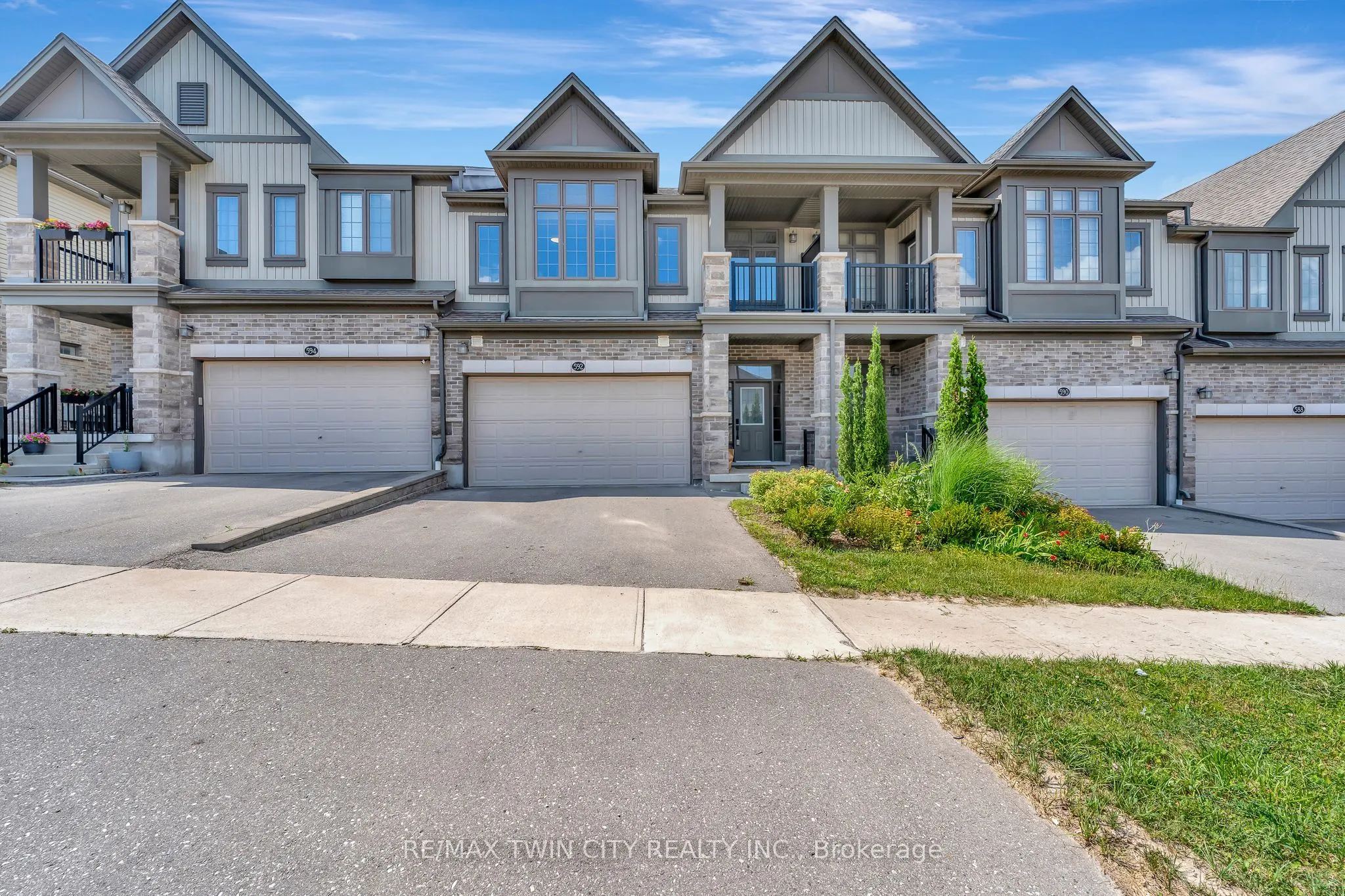 592 Mayapple Street