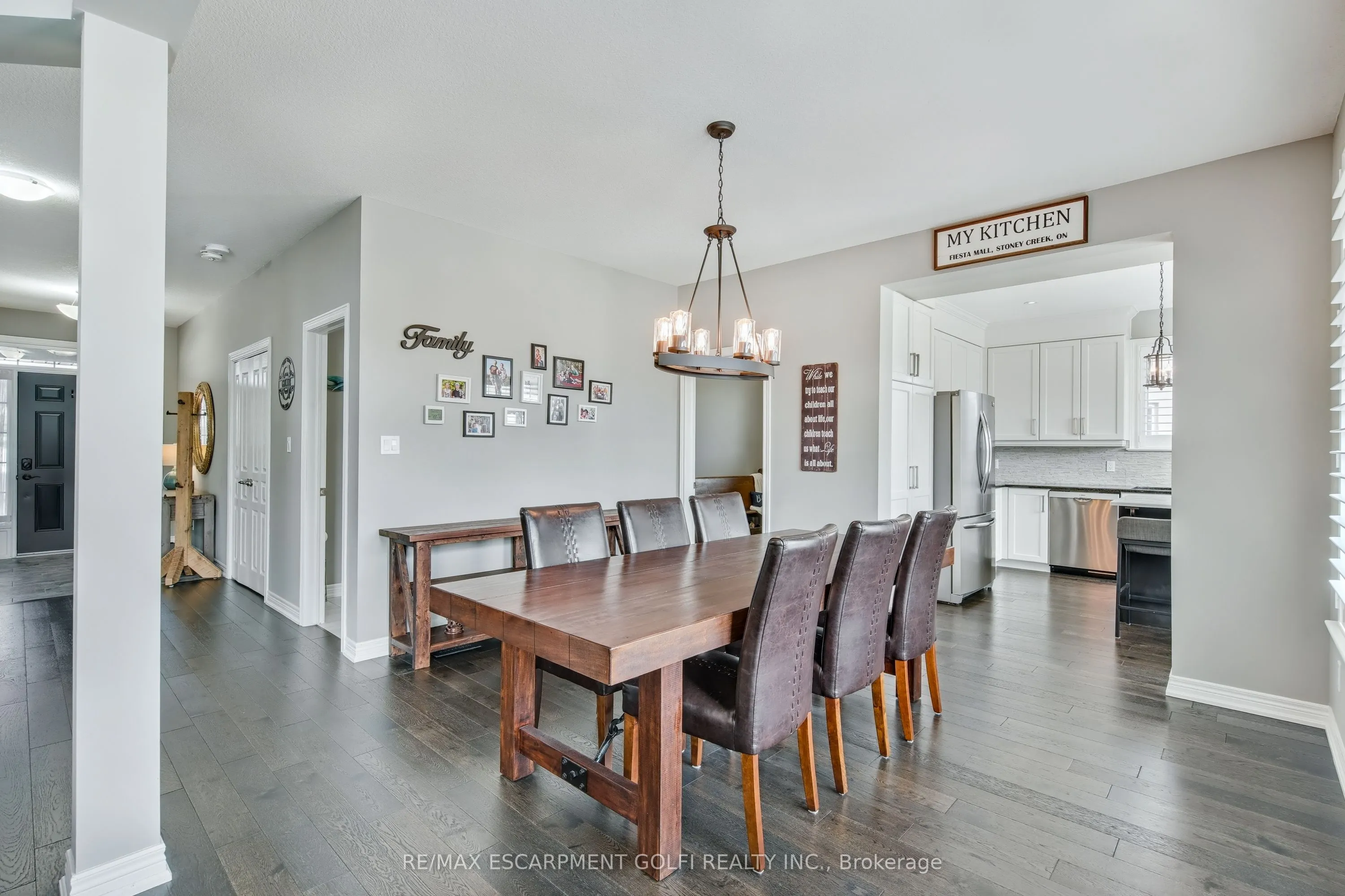 87 ANASTASIA Boulevard