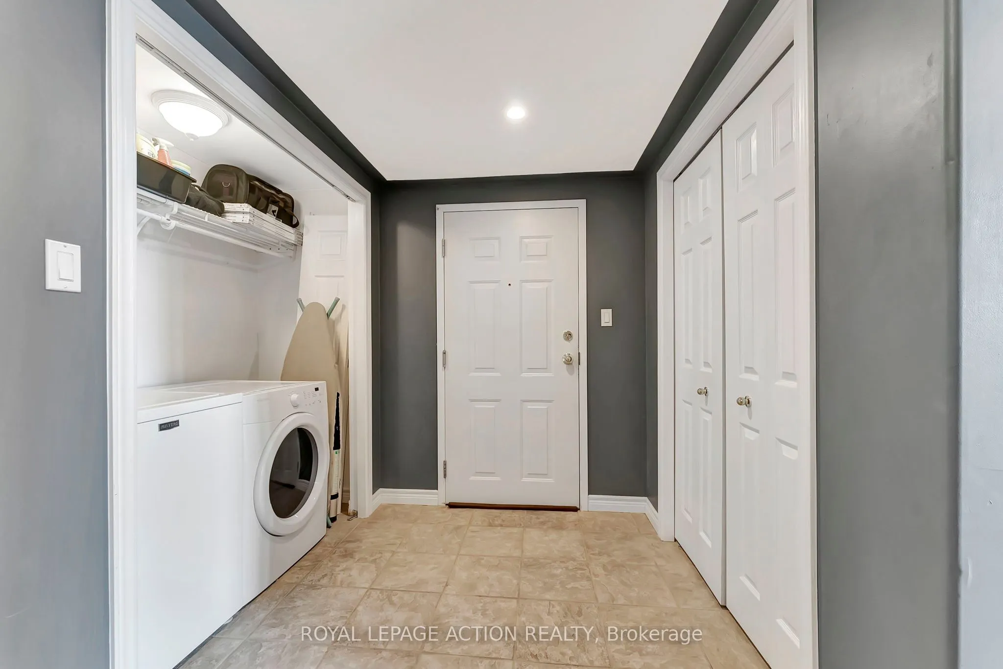 111 Grey Street #212