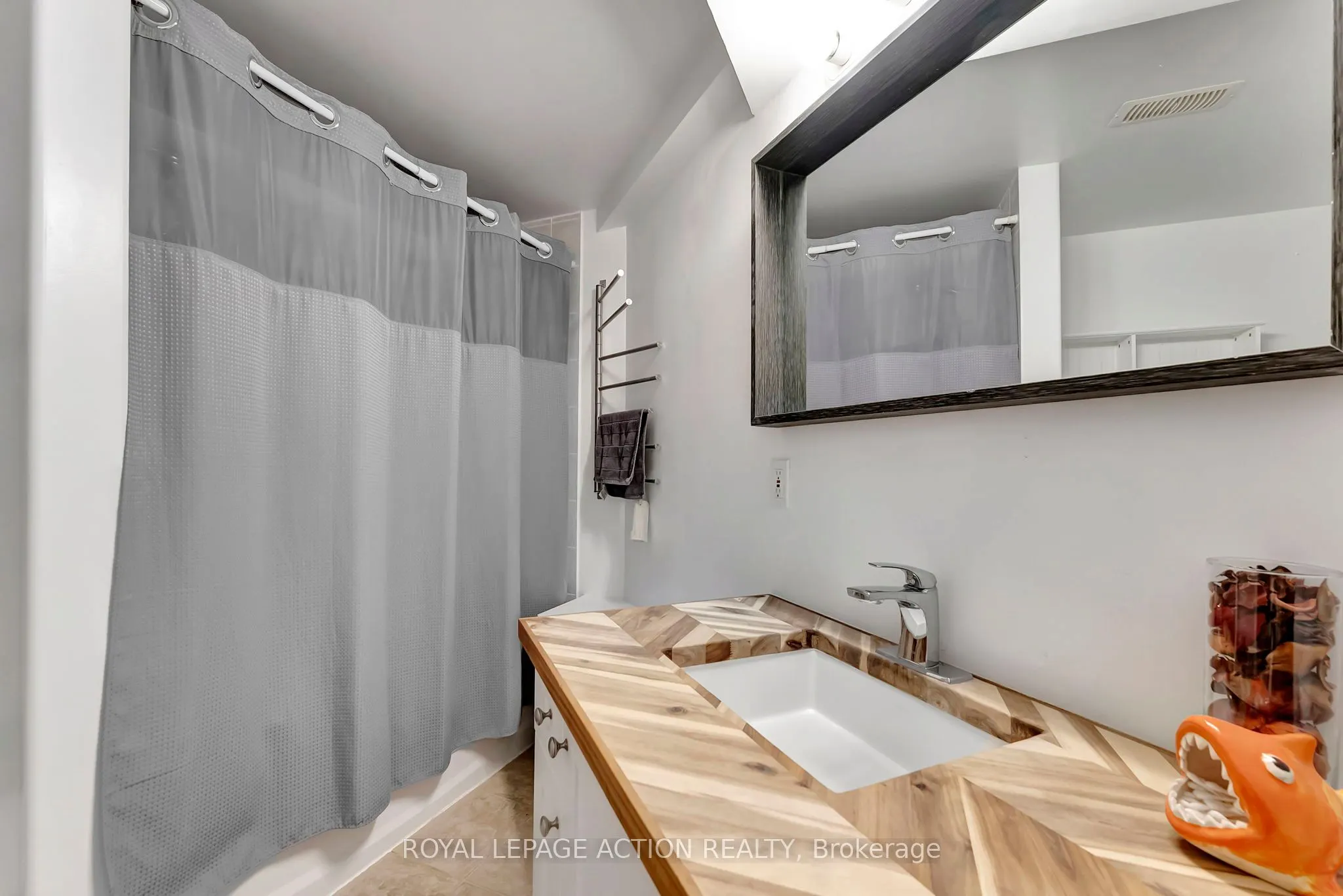111 Grey Street #212