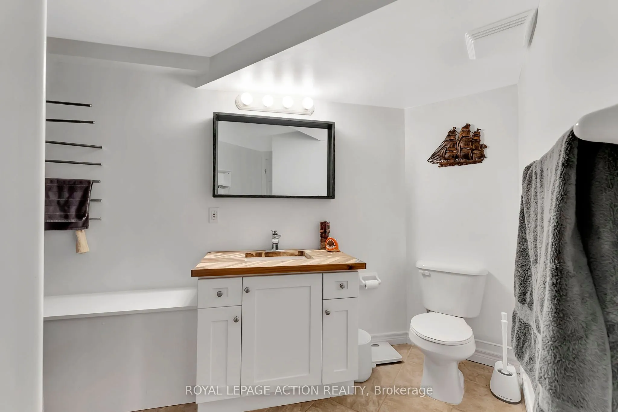 111 Grey Street #212
