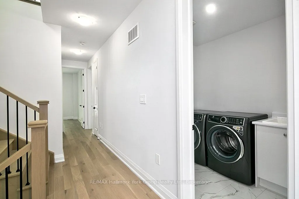 5-11 Bay Street E #1