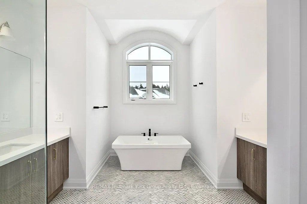 5-11 Bay Street E #1