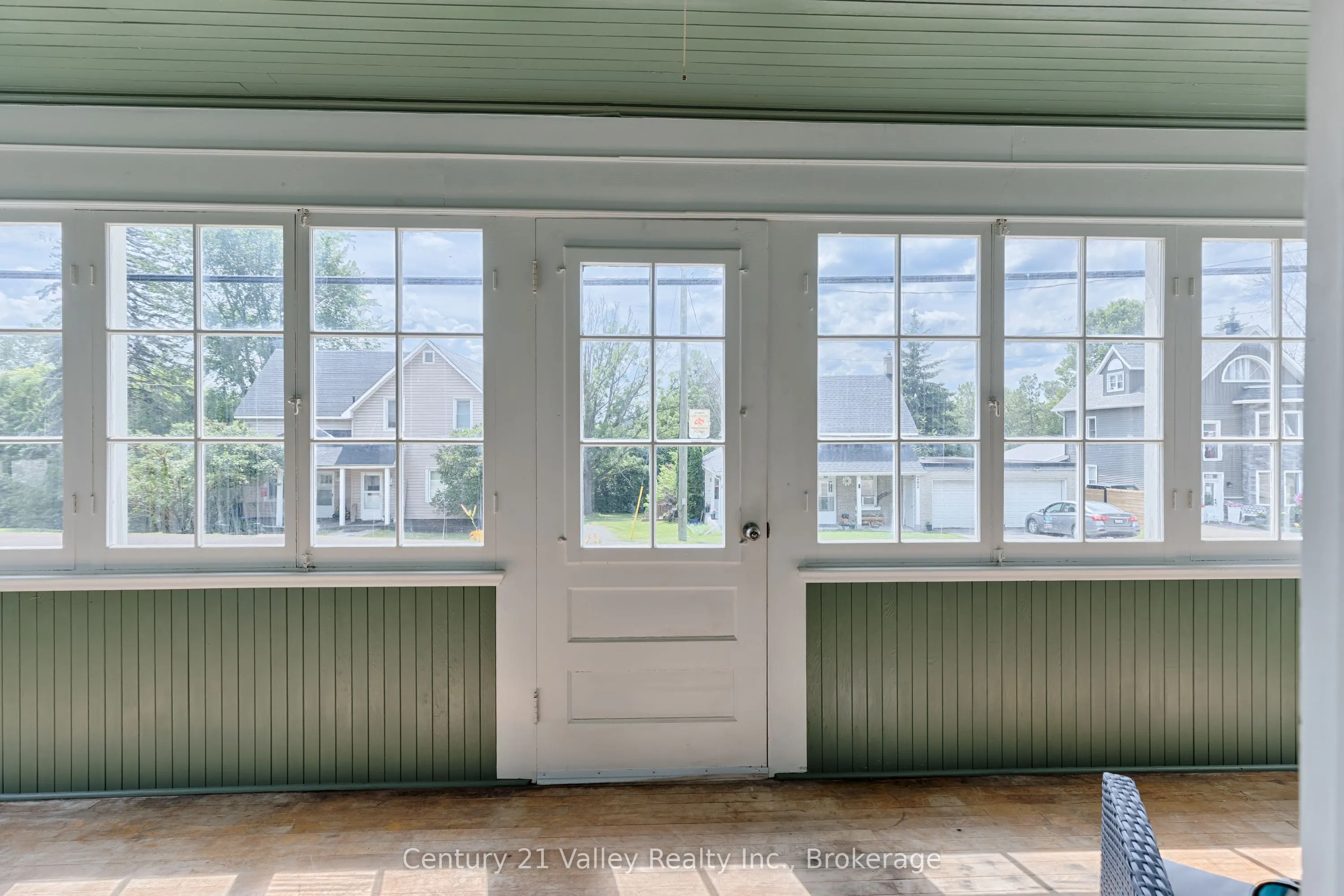 199 Bonnechere Street W