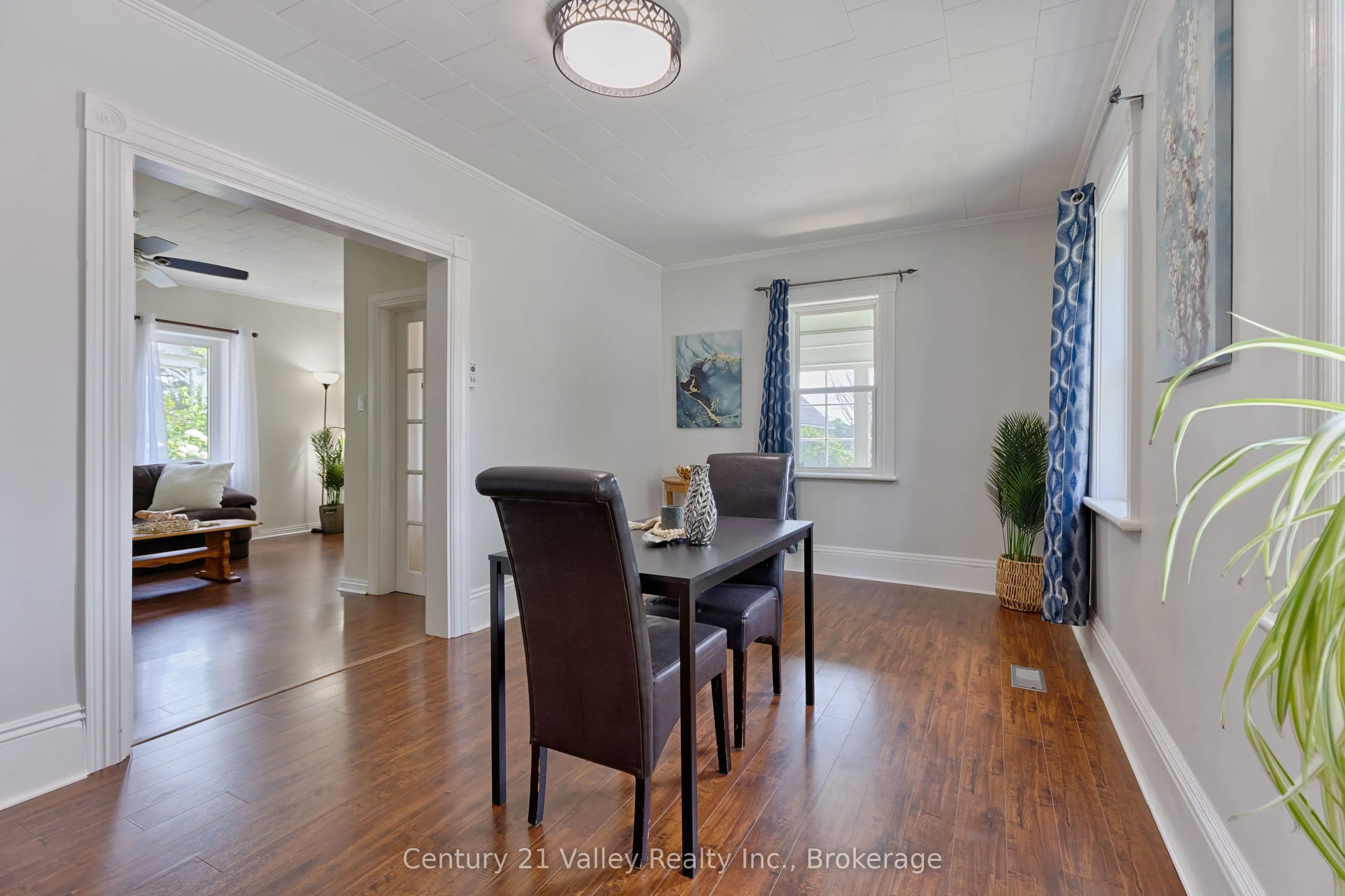 199 Bonnechere Street W